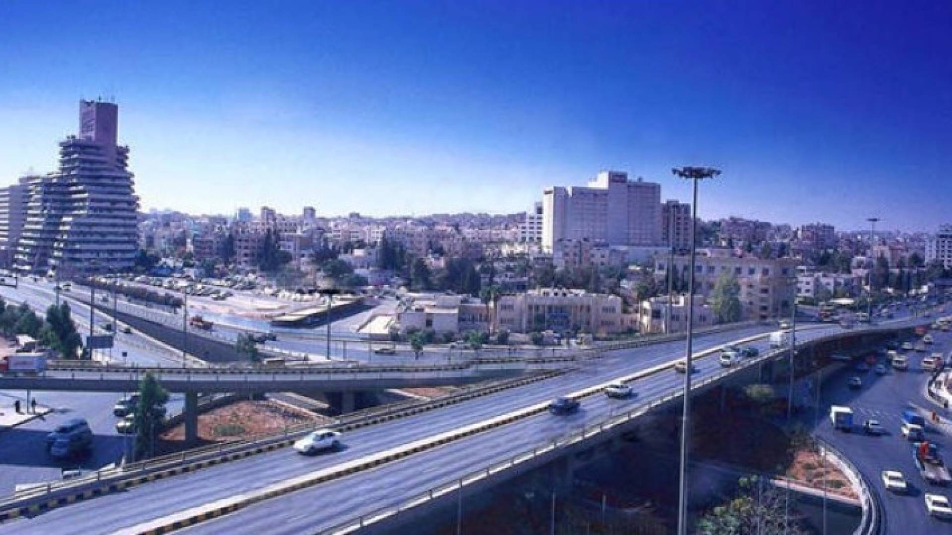 طقس الثلاثاء: حار ومغبر على فترات.. وانخفاض على الحرارة ليلا