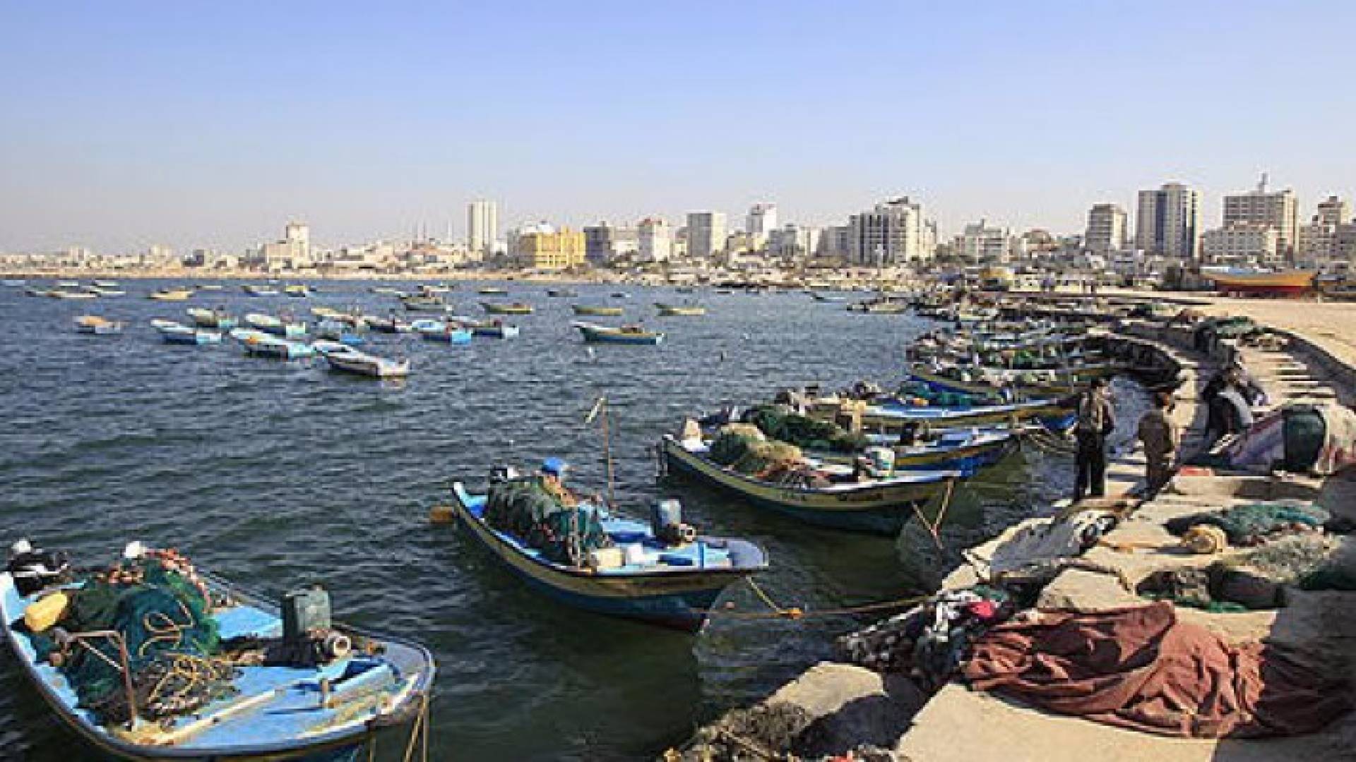 قيادي في حماس: استفتوا أهل غزة حول الميناء