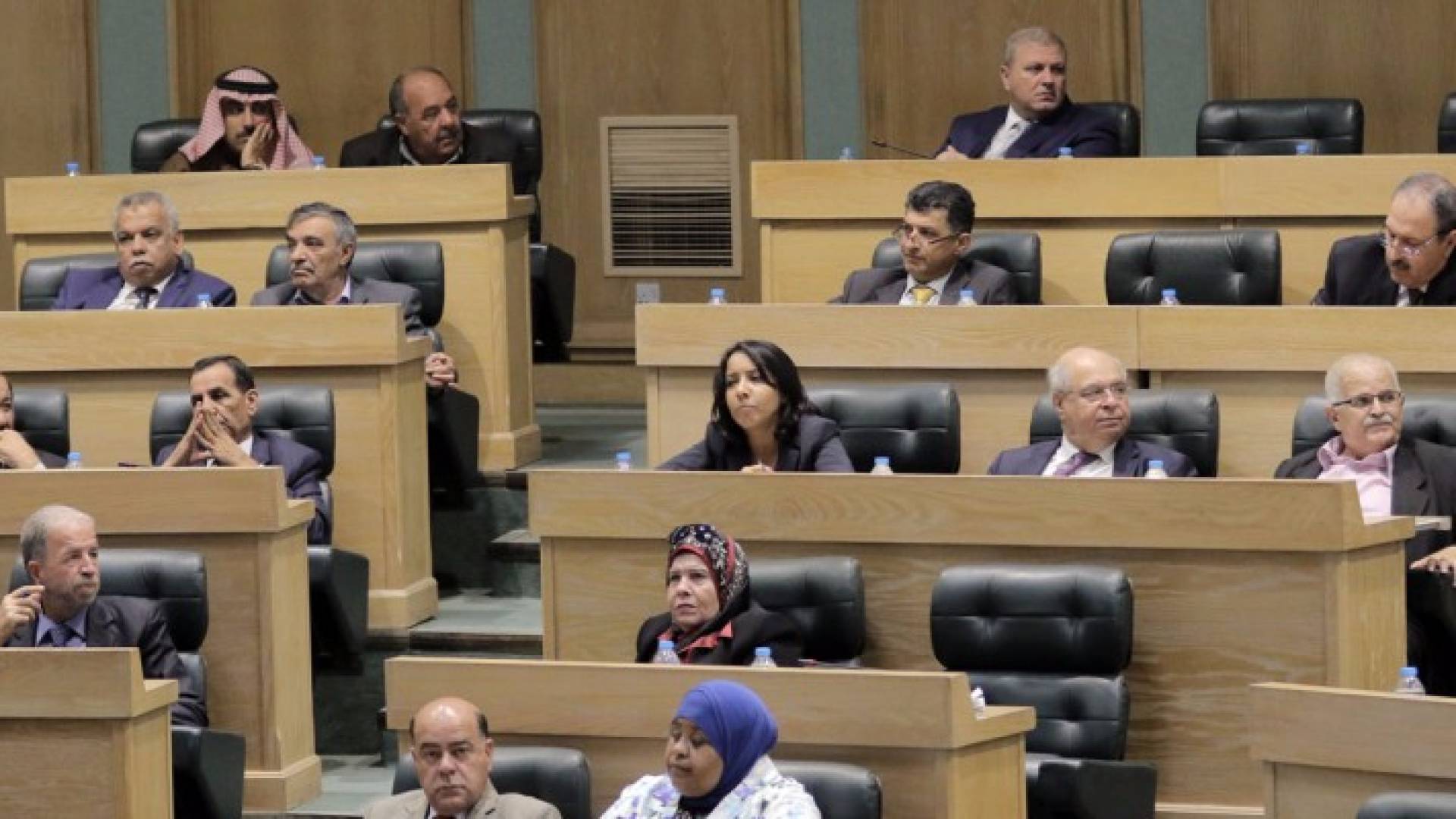 النواب يقر ازداوجية الجنسية للنواب والأعيان بعد إقرارها للوزراء