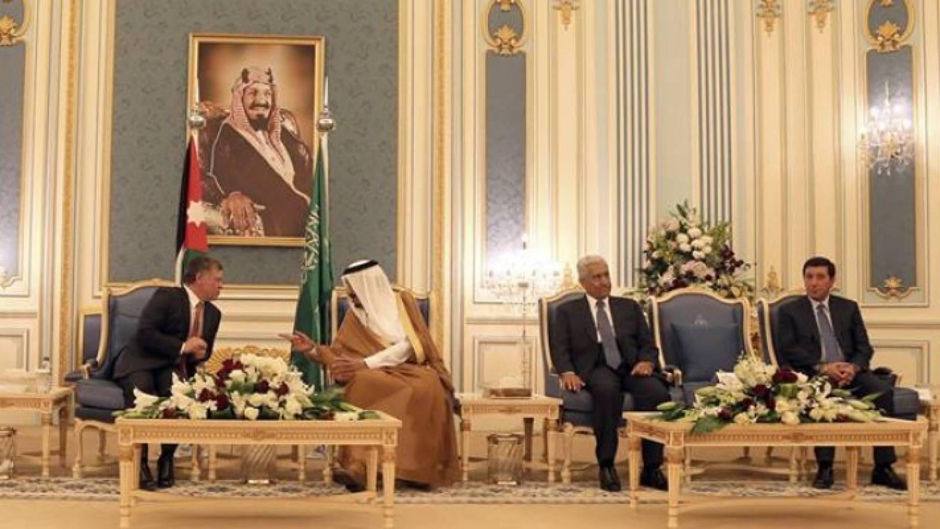 عوض الله يتوقع أن تقدم السعودية مليارات الدولارات إلى الأردن