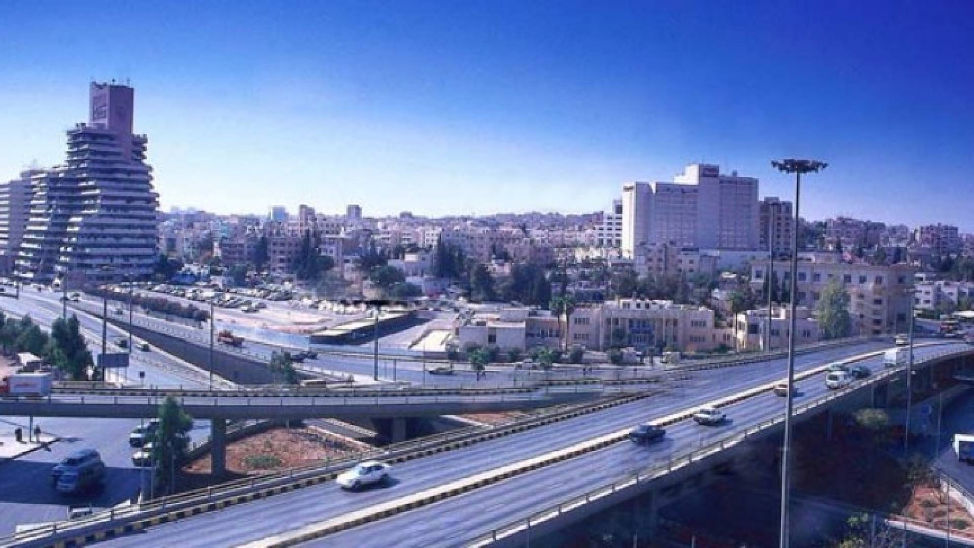 طقس نهاية الأسبوع: أجواء لطيفة نهارا وباردة نسبيا ليلا