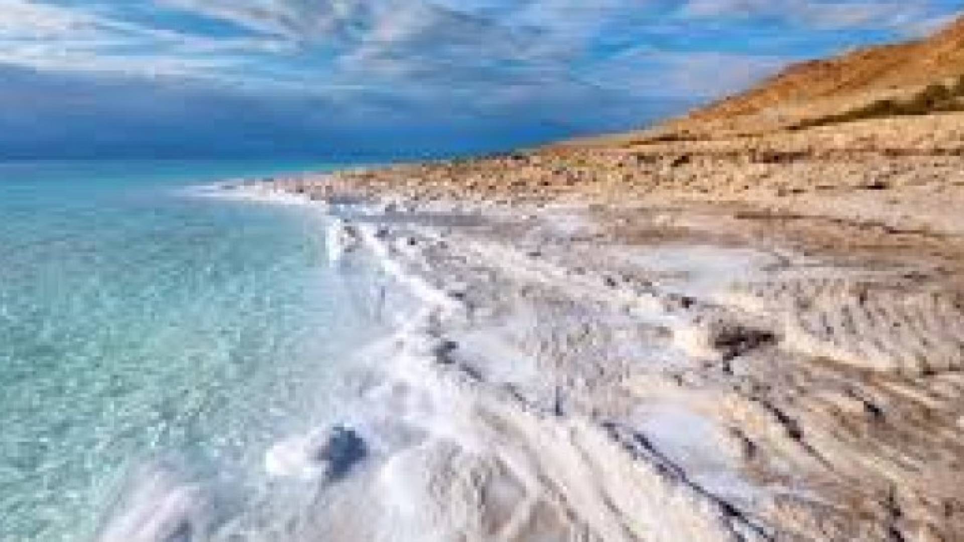 التحقيق بوفاة سيدة داخل فندق في البحر الميت