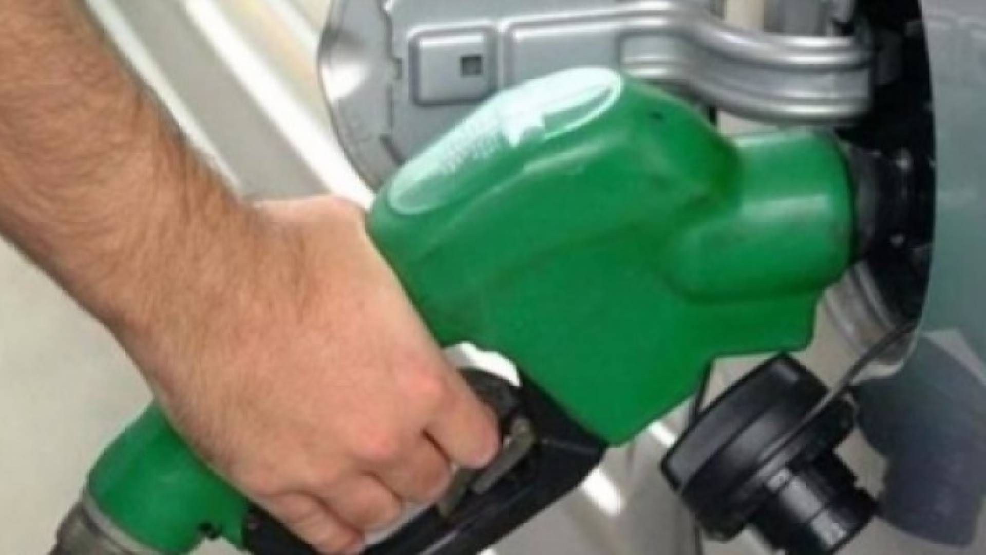 الحكومة ترفع أسعار المشتقات النفطية