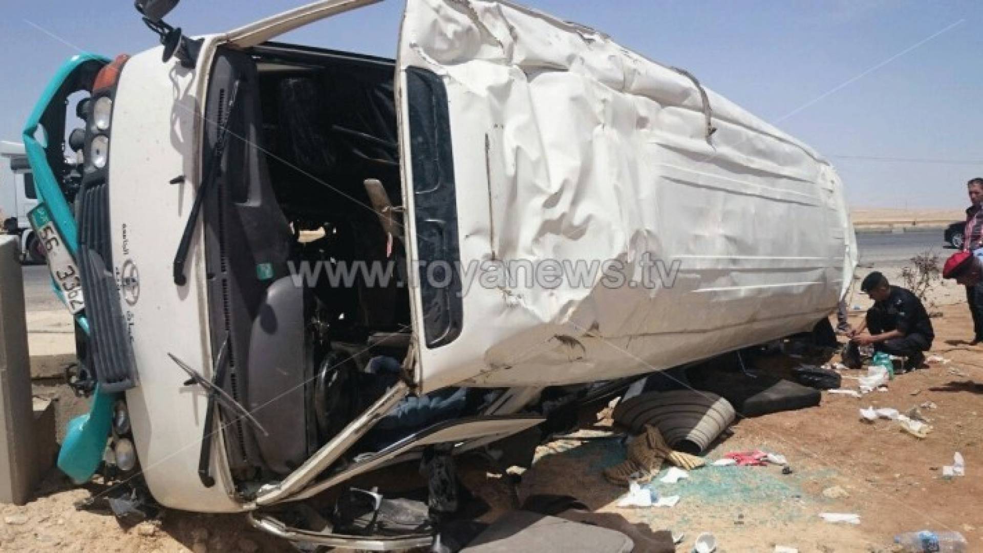 26 إصابة بتدهور حافلة ركاب في الكرك .. صور