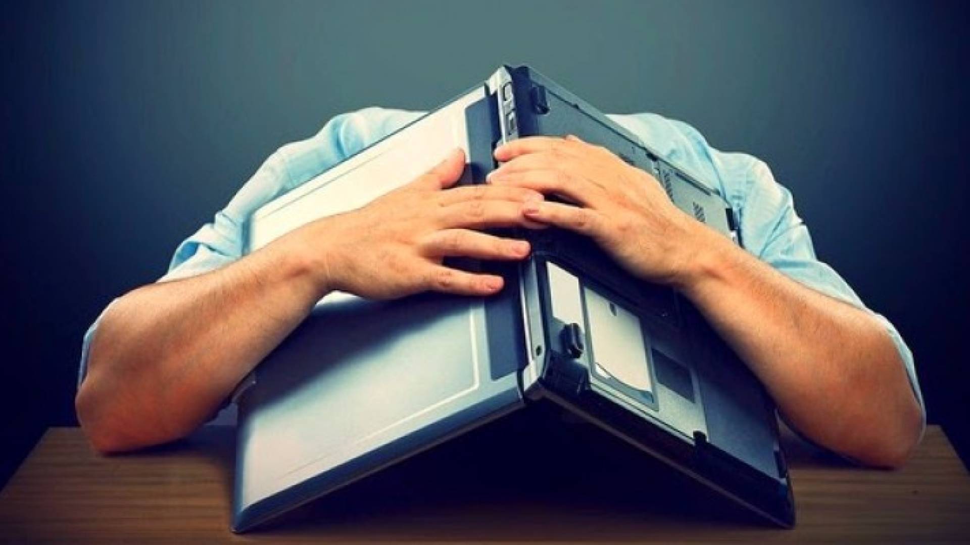 دراسة: إدمان مواقع التواصل الإجتماعي يزيد من اكتئابك