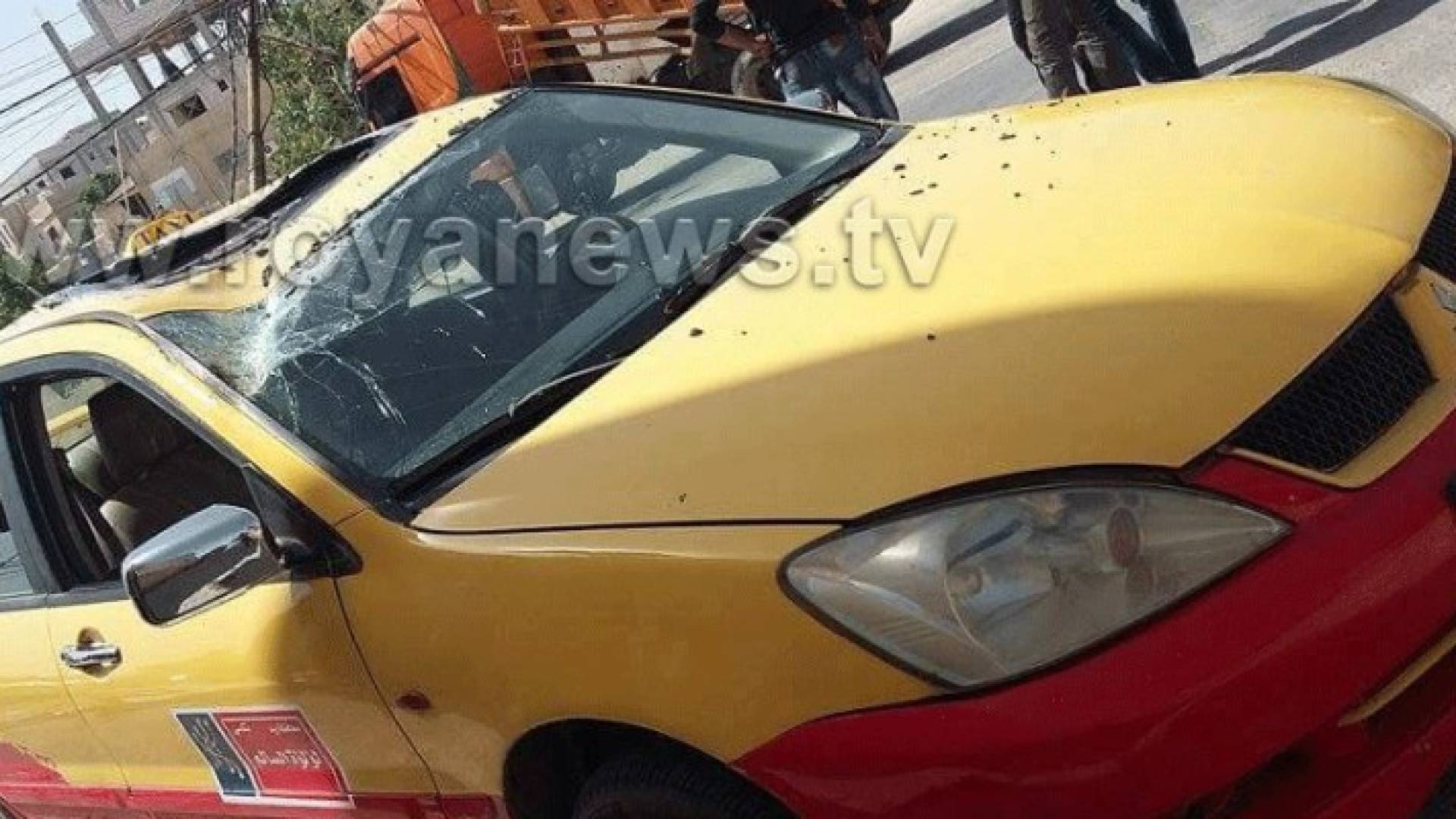 اربد: سقوط اعمدة كهرباء يقطع التيار الكهربائي عن عشرات المشتركين
