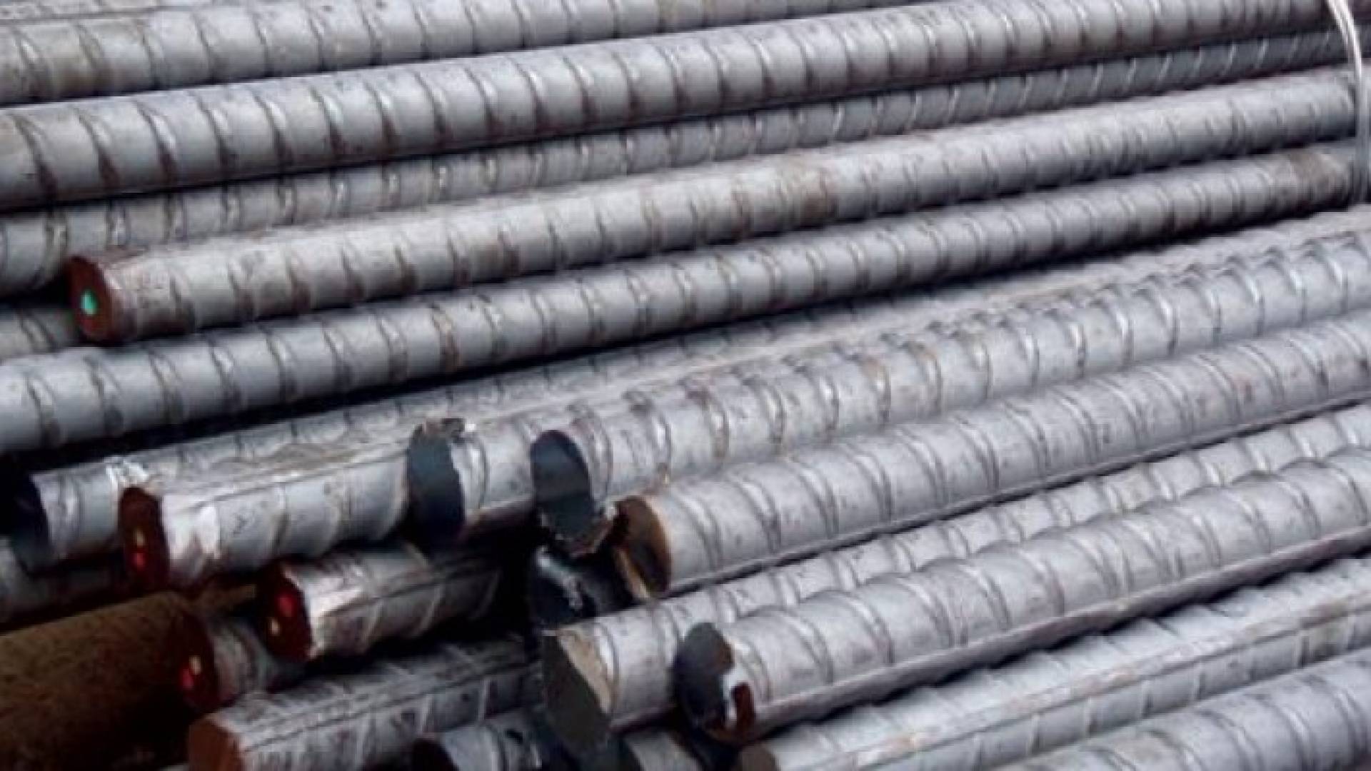 سعر طن الحديد شد 40 بين 421 و 430 دينارا قبل الضريبة