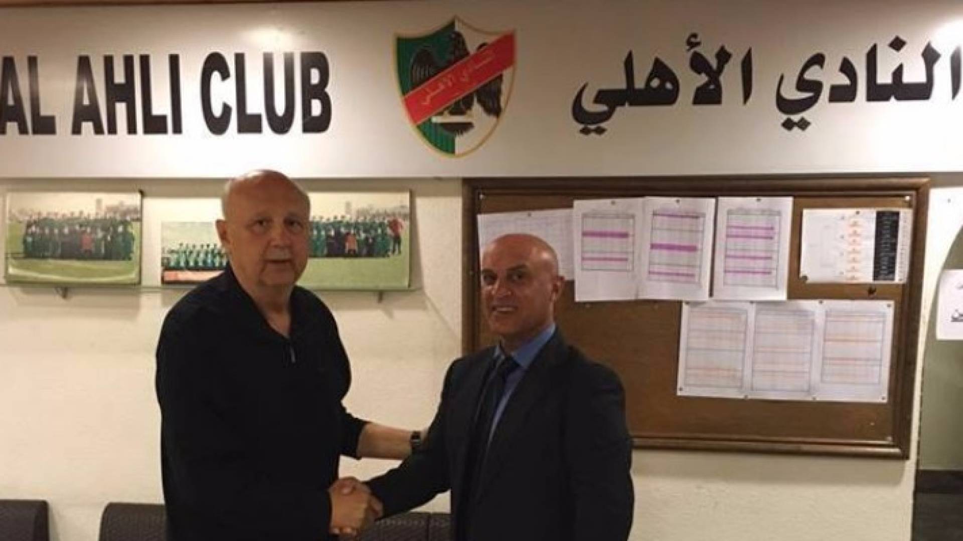 الأهلي يجدد تعاقده مع المدرب ماهر البحري