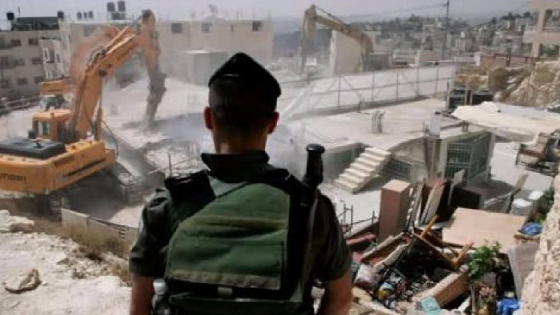 الاحتلال الاسرائيلي يهدم منزل اسير فلسطيني في نابلس