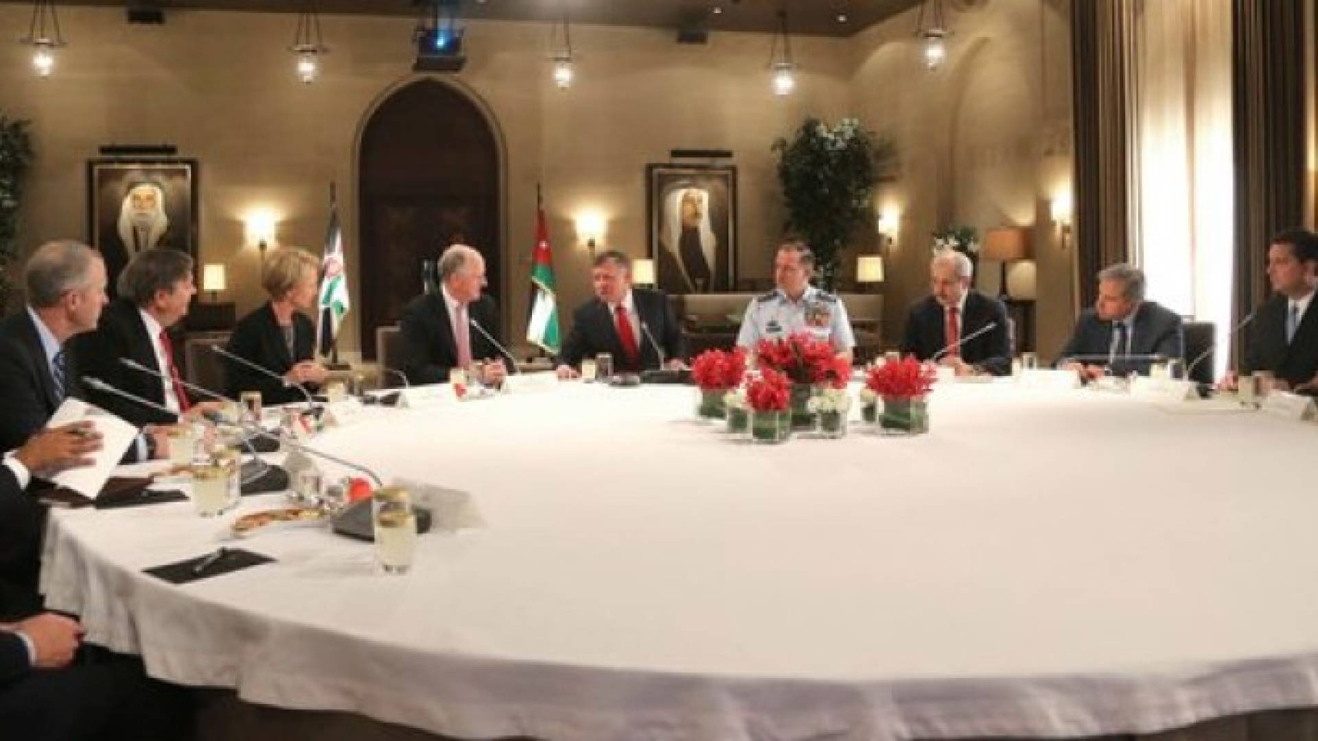 الملك يلتقي وفدا من الكونغرس الامريكي