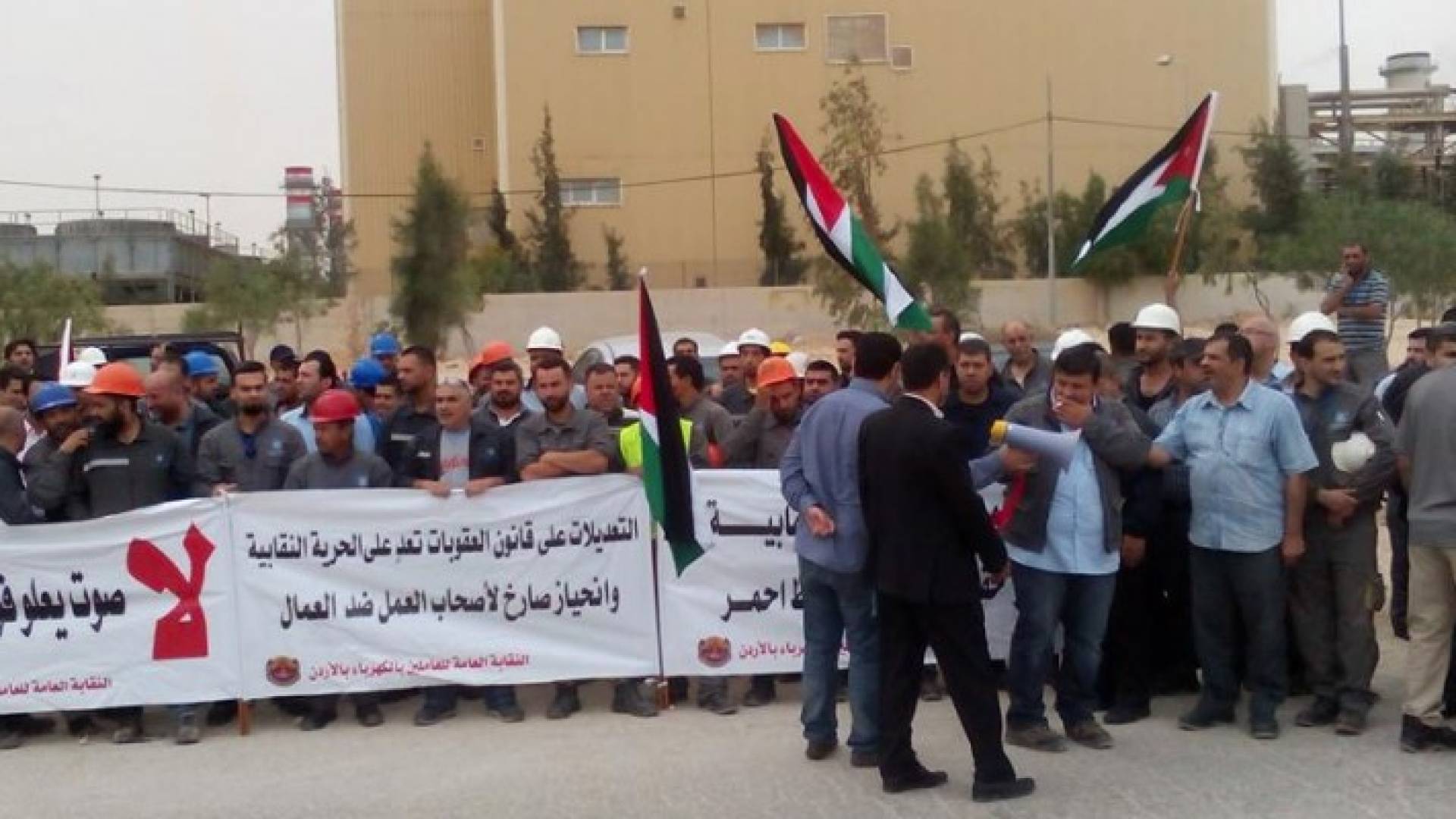 اعتصام للعاملين في السمرا لتوليد الكهرباء