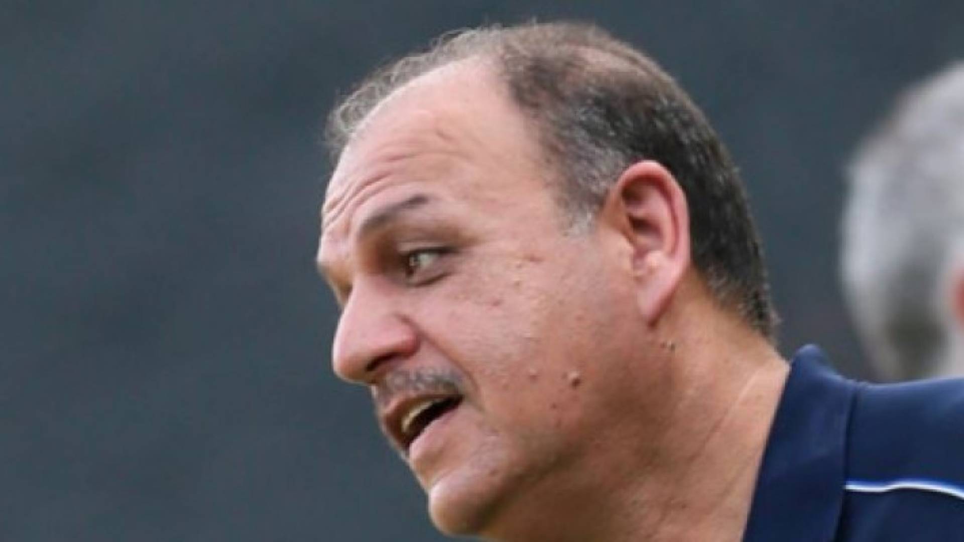 عدنان حمد يدرس عروضا تدريبية أردنية وعربية