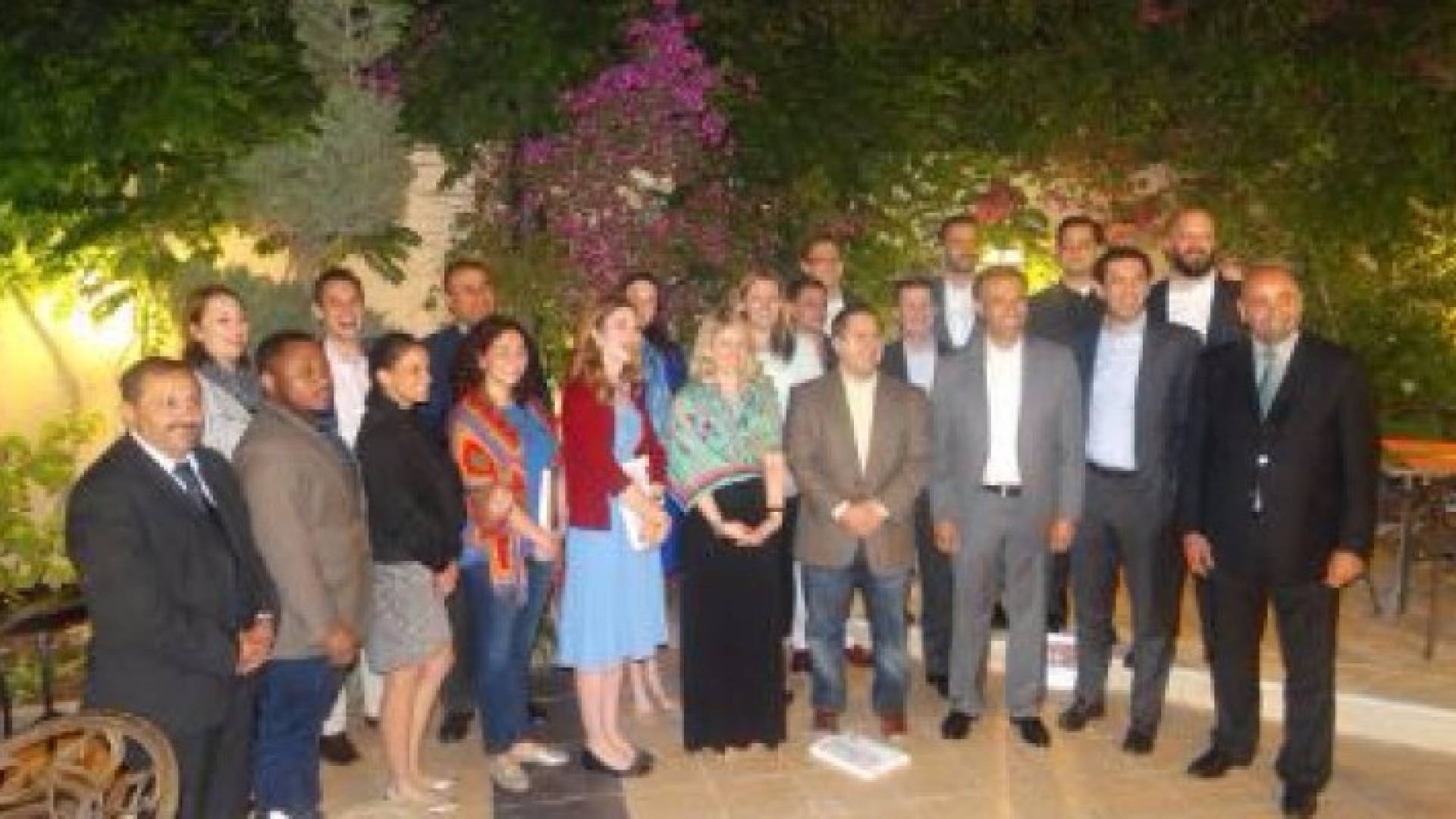 الفايز يلتقي وفد كبار مساعدي مجلس النواب الاميركي