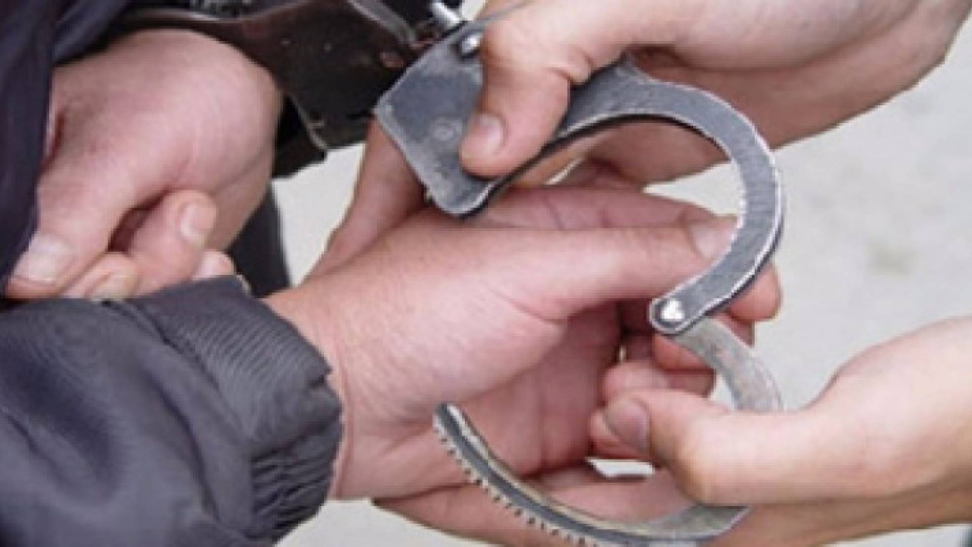 شرطة الرمثا تلقي القبض على مطلوبين اثنين احدهما بحقه 22 طلبا قضائيا