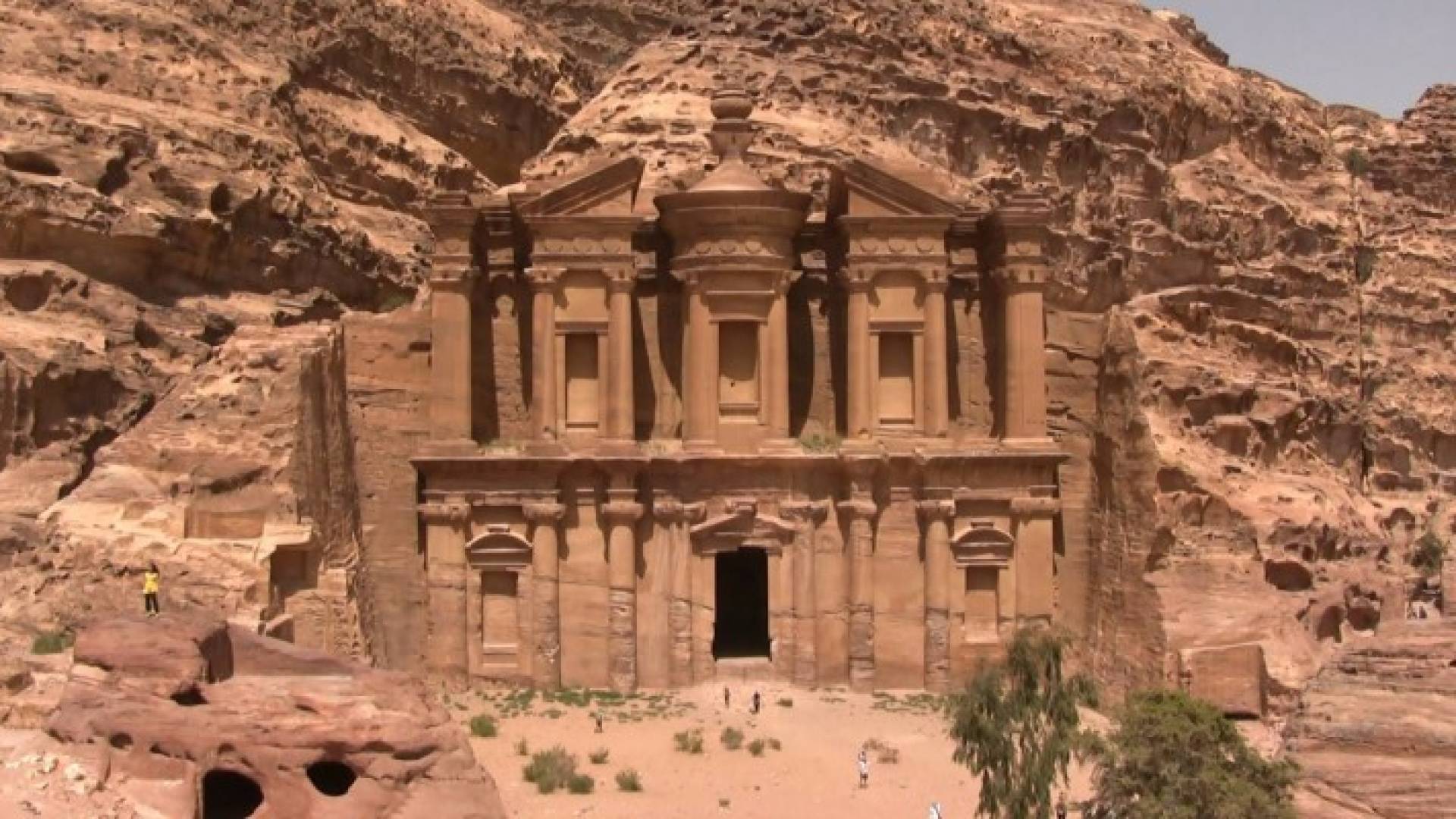 " مسعودة " البترا تقتل سائحا إسرائيليا