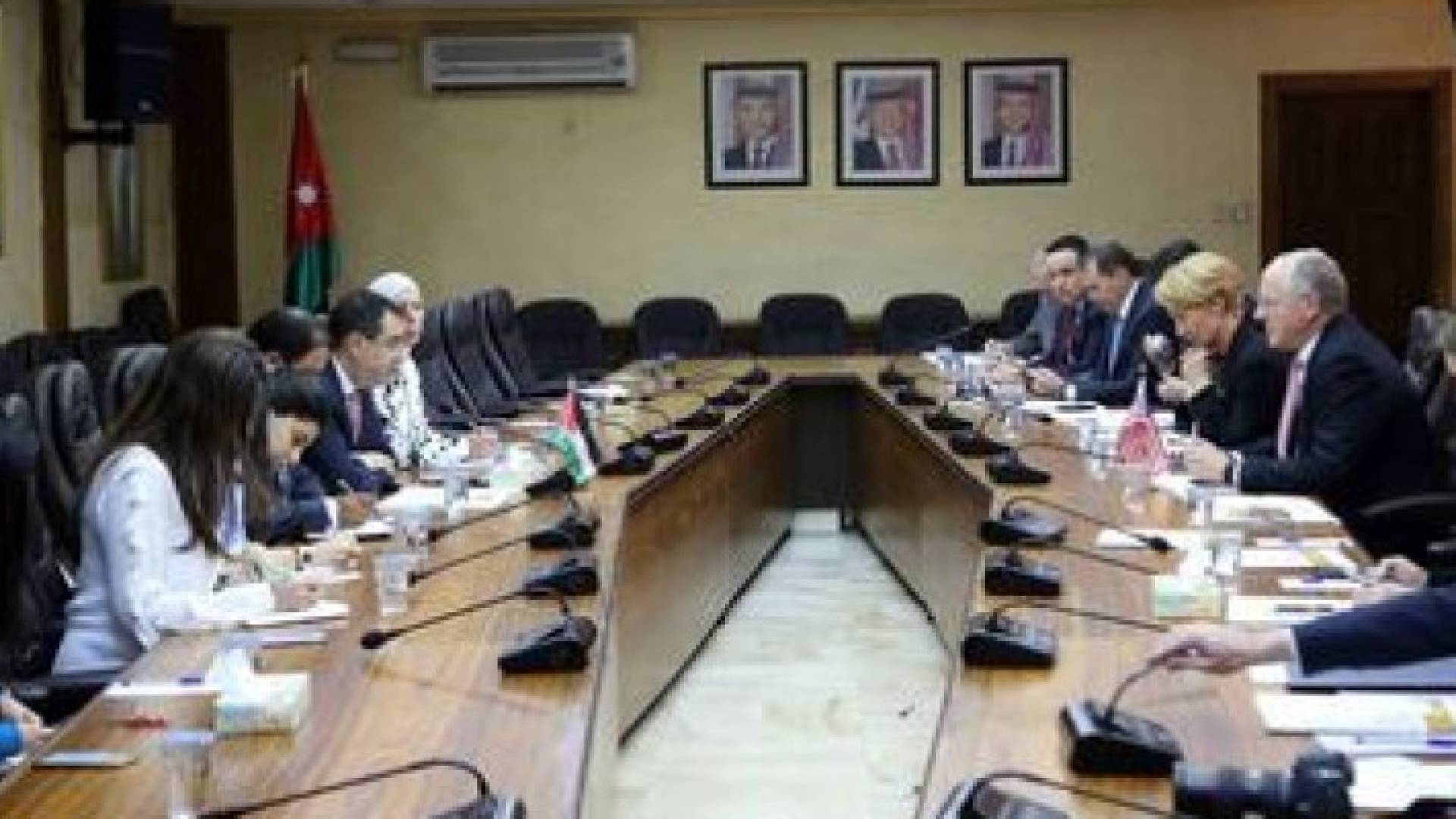 الفاخوري يبحث ملف المساعدات الأميركية للمملكة