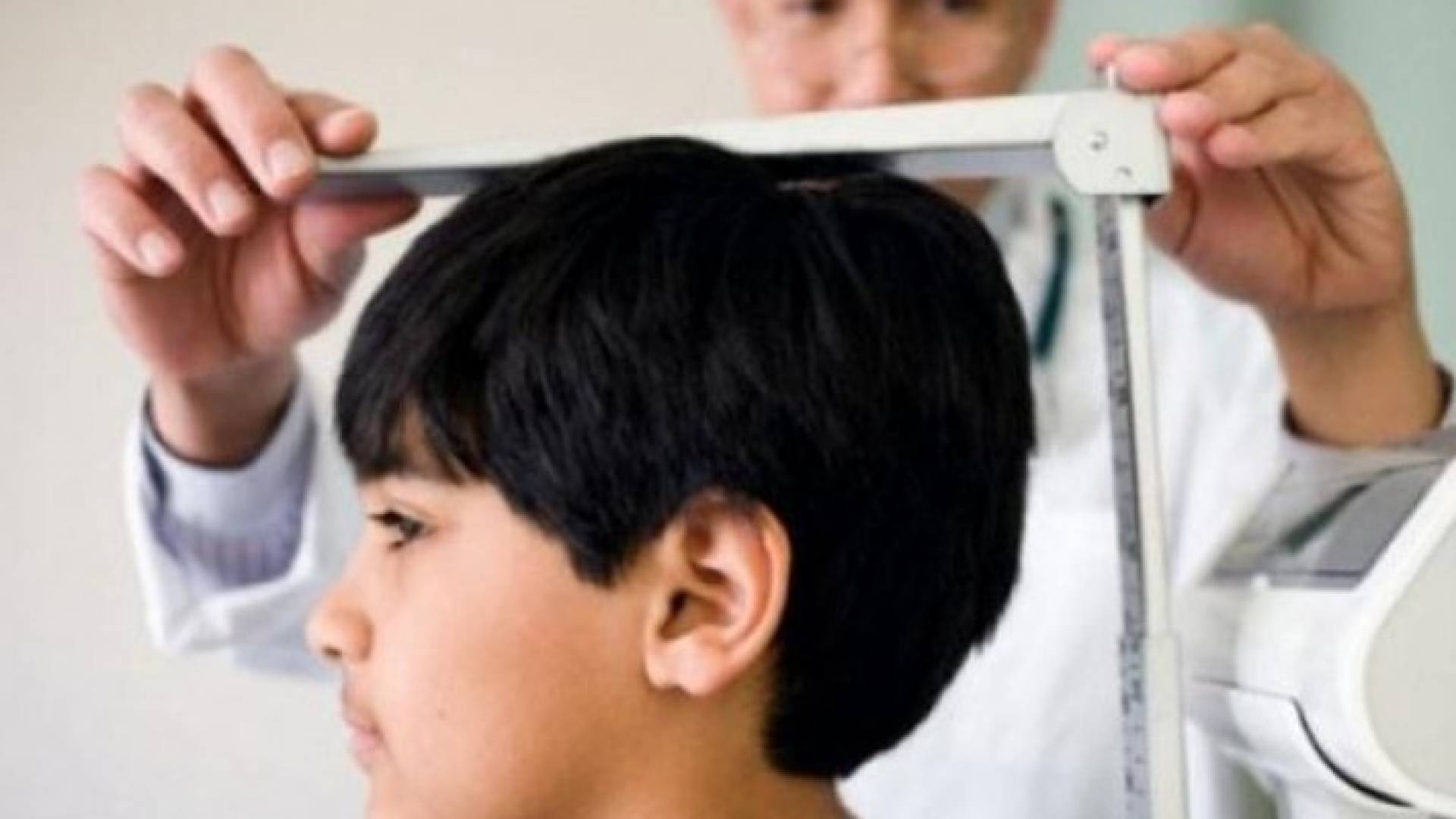 طريقة لمعرفة كم سيبلغ طول طفلك في المستقبل؟