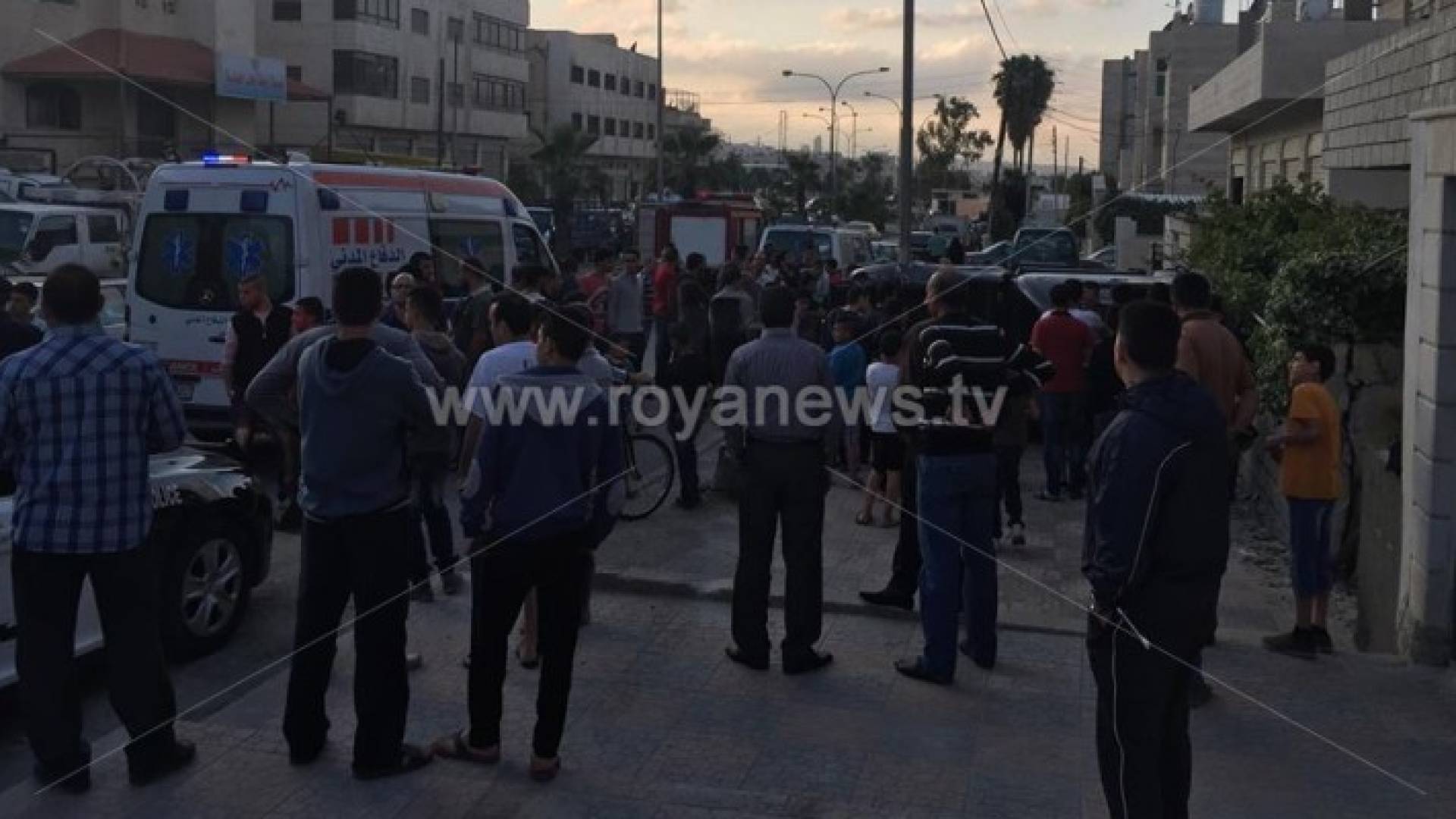 تدهور مركبة وإصابة سائقها بضاحية الحاج حسن