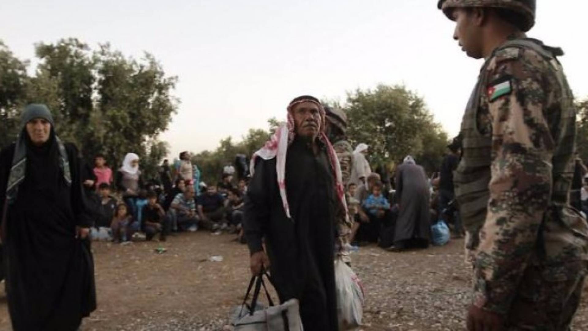 قوات حرس الحدود تستقبل 900 لاجئ سوري