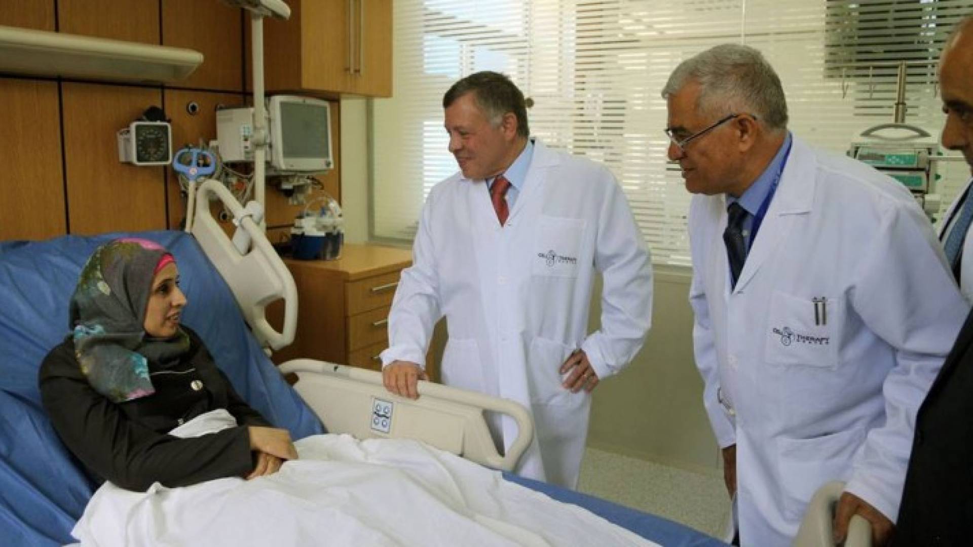 الملك يفتتح مركز العلاج بالخلايا الجذعية في الجامعة الأردنية
