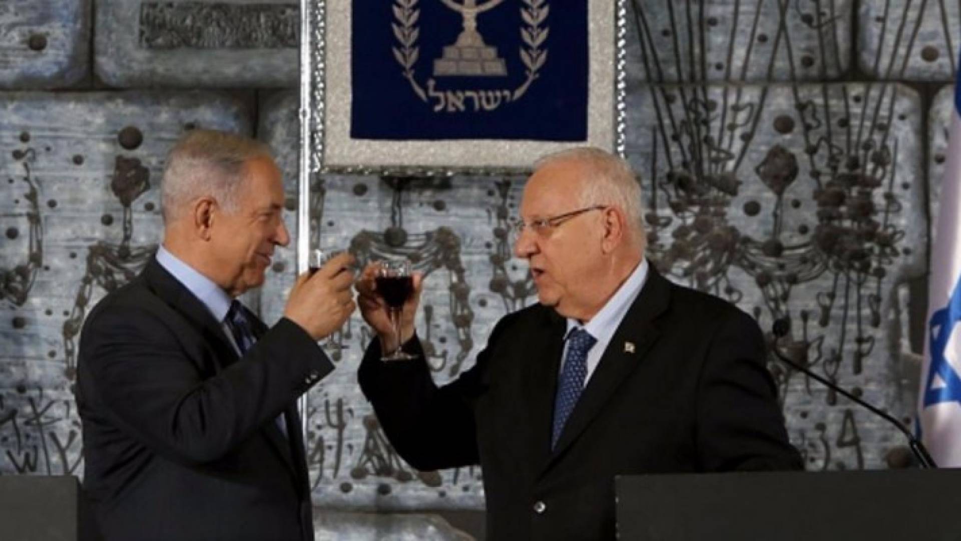 الرئيس الإسرائيلي السابق المدان بالاغتصاب يطلب عفوا رئاسيا