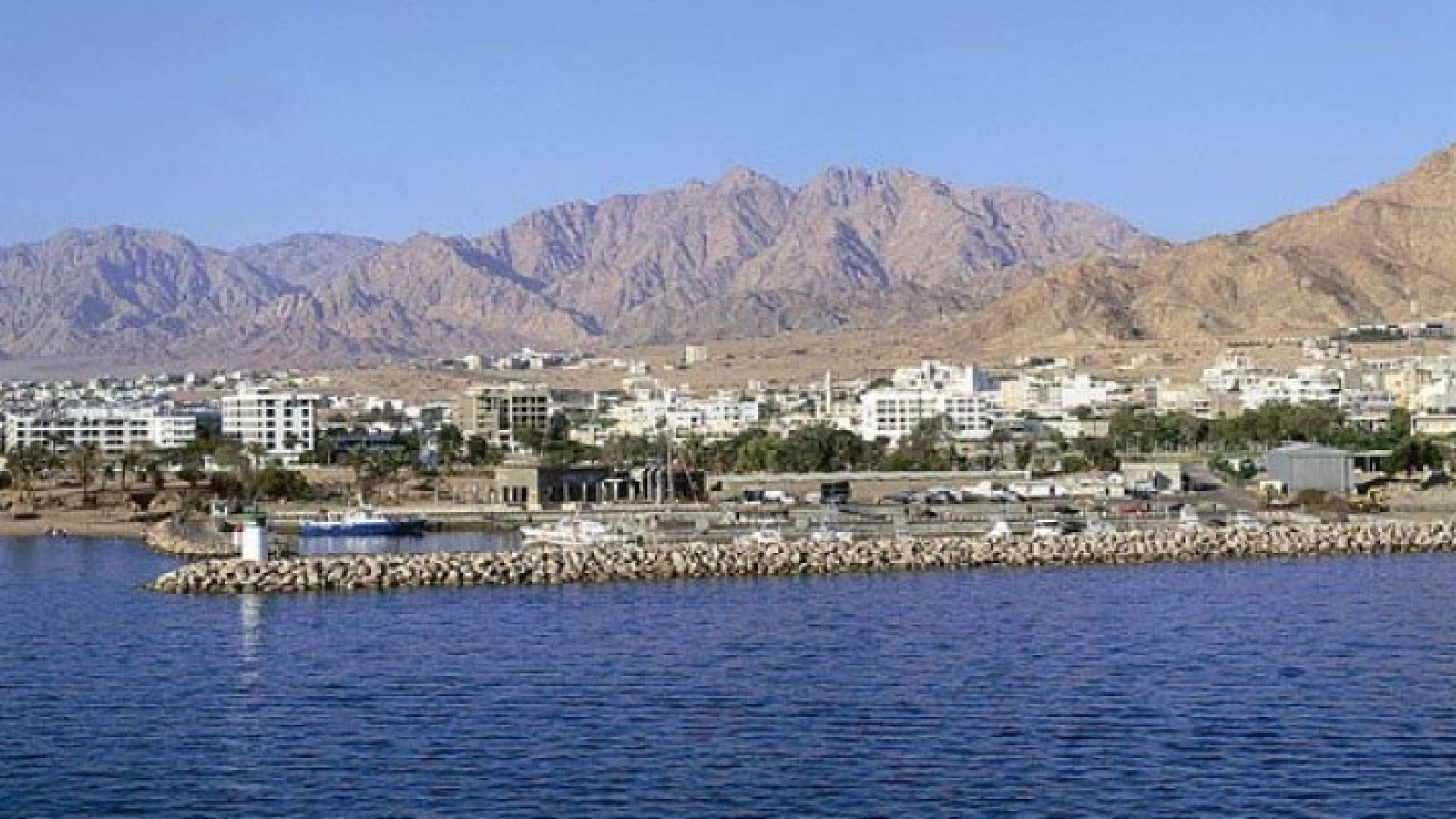 تركيب محطة لمراقبة البيئة البحرية لحماية مياه خليج العقبة