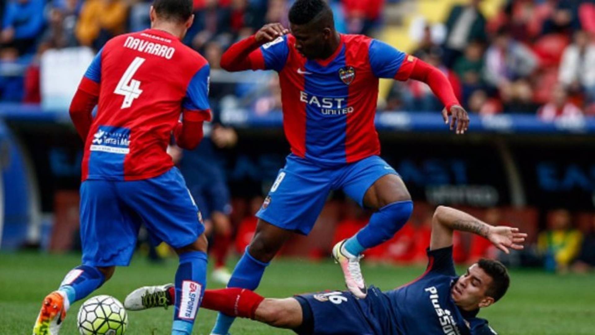 أتلتيكو مدريد خارج سباق الليغا