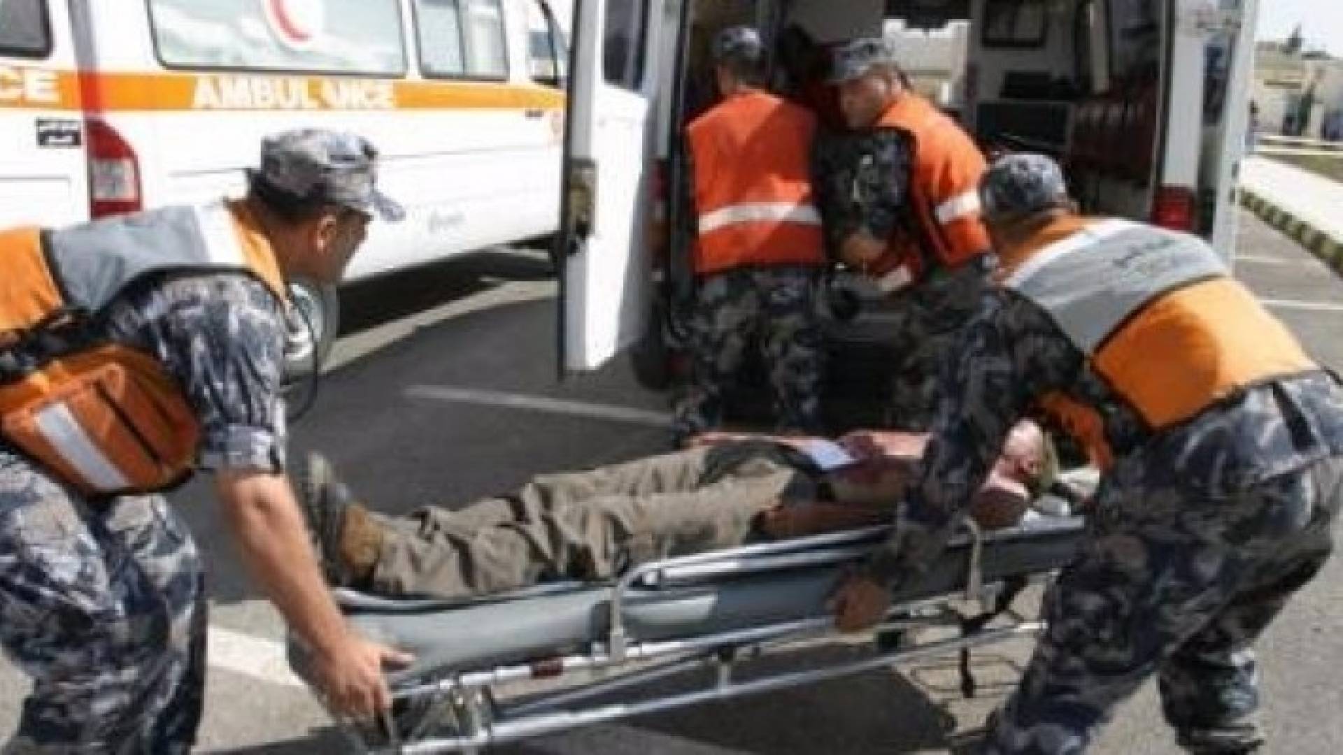وفاة وإصابتان بانقلاب ضاغطة نفايات