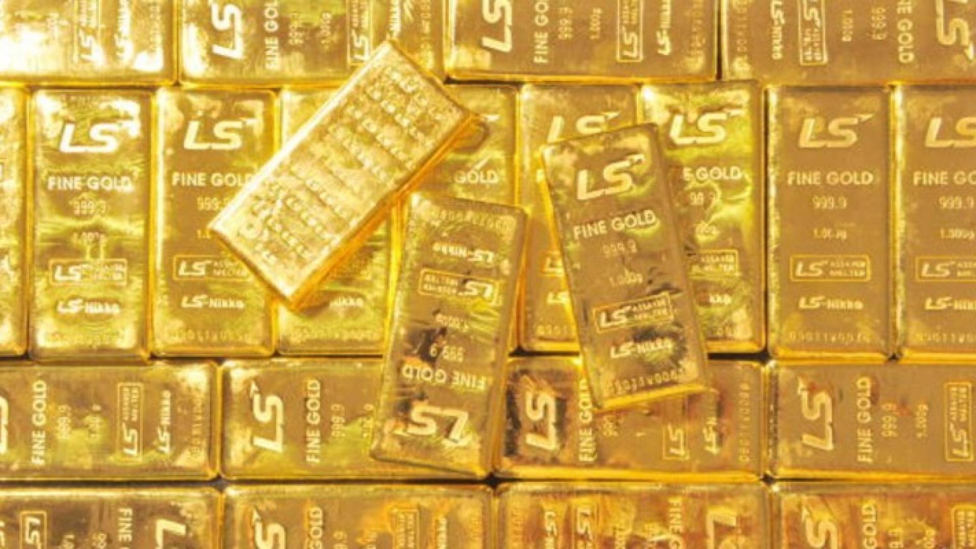 الذهب يتراجع مع تماسك الدولار