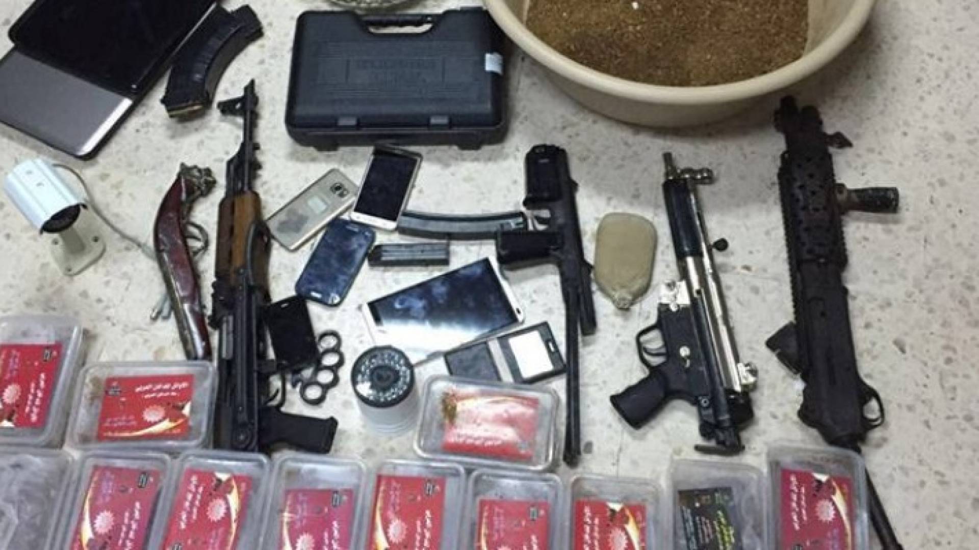مطلوب بحقه 32 طلبا قضائيا في قبضة الأمن