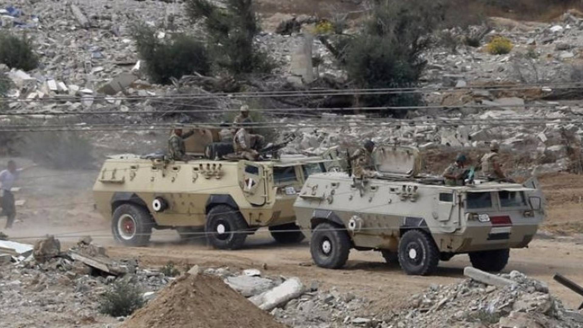 مقتل ضابط ومجند بانفجار مدرعة في سيناء