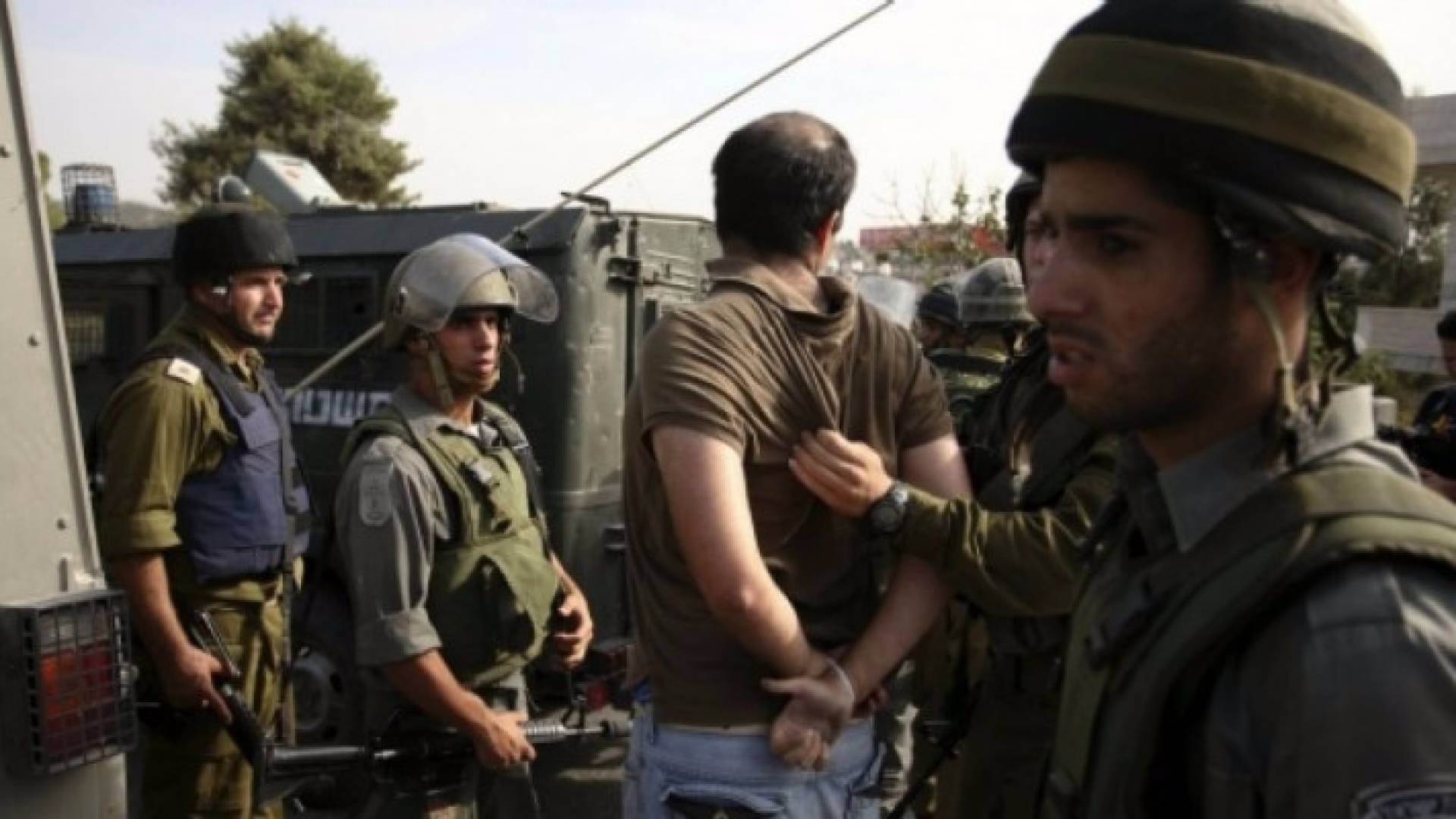 قوات الاحتلال تعتقل 17 فلسطينيا