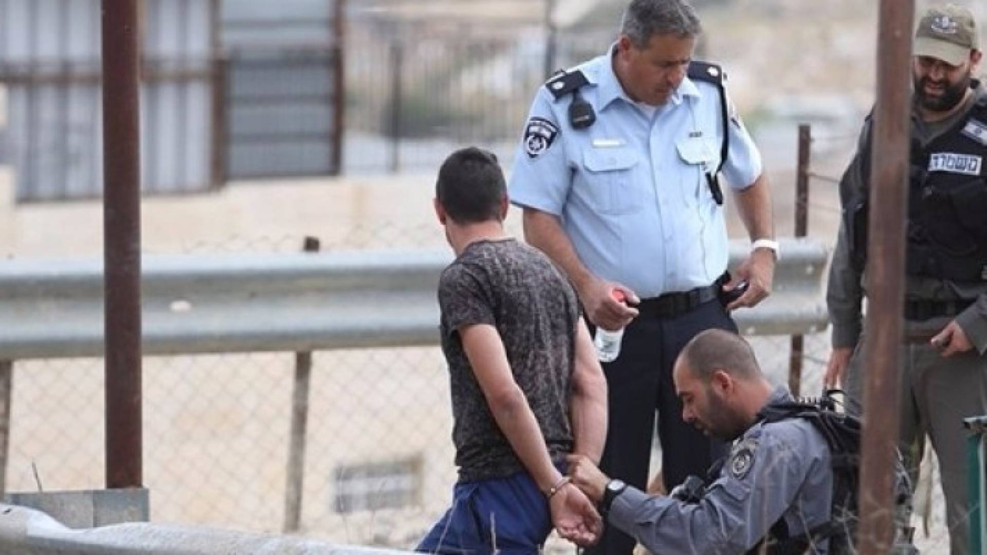 إطلاق سراح فلسطينيين اتهما بطعن إسرائيليتين