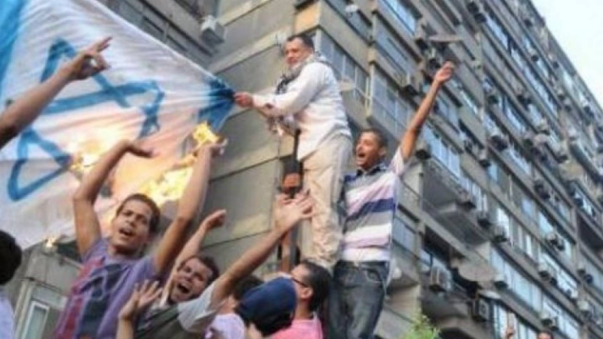 نتنياهو: هددنا مصر بارسال قوات خاصة لتحرير موظفي السفارة الاسرائيلية