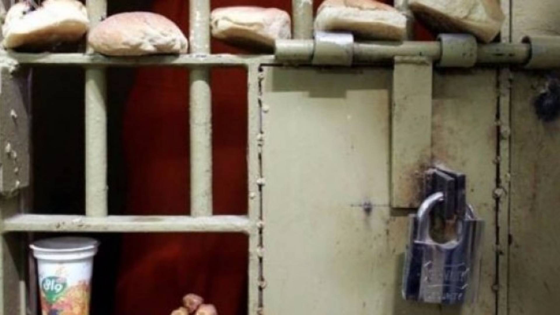7 أسرى يواصلون إضرابهم المفتوح عن الطعام