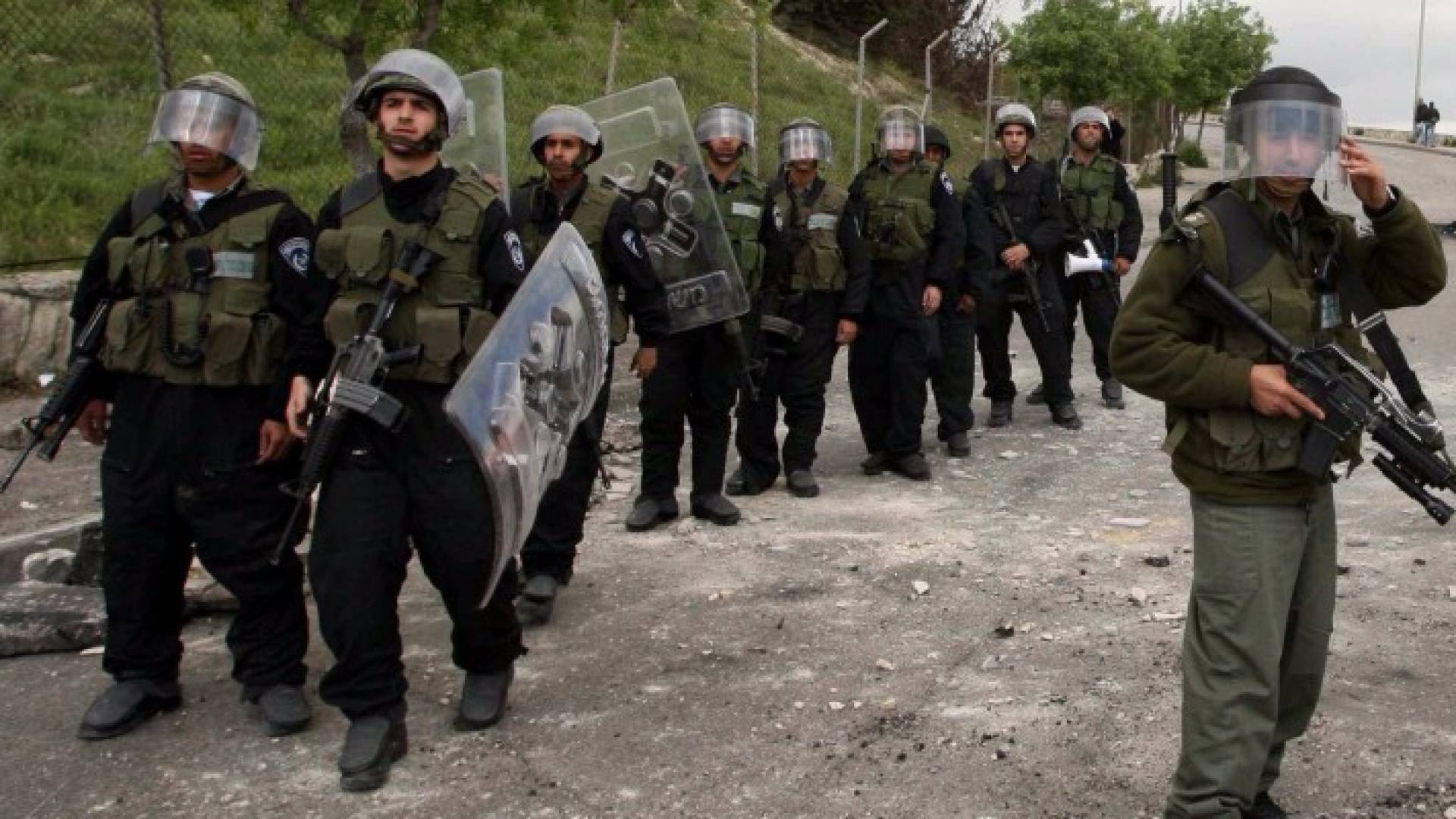 الاحتلال أبعد 290 فلسطينيا من الضفة والقدس منذ عام 2002