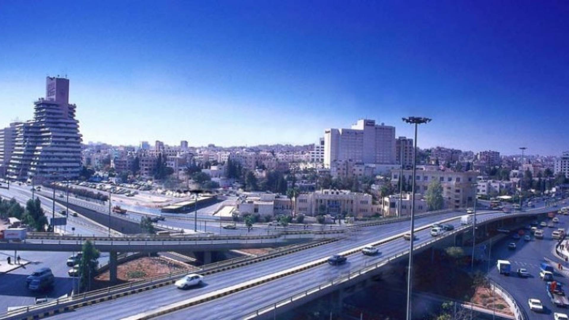 طقس الأربعاء: انخفاض قليل على الحرارة مع بقائها حول معدلاتها العامة