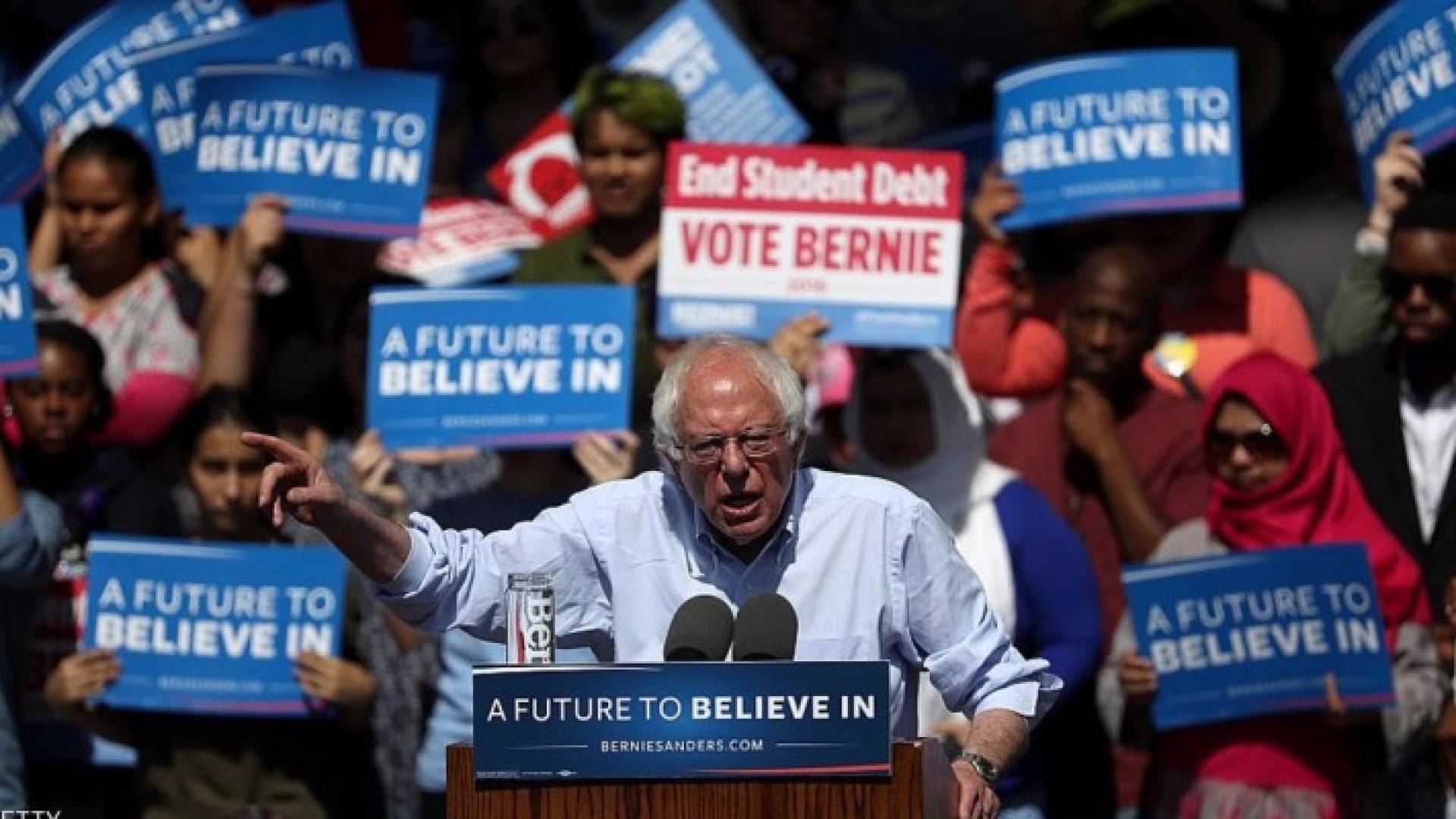 ساندرز يهزم كلينتون في وست فيرجينيا وترامب يغرد منفردا