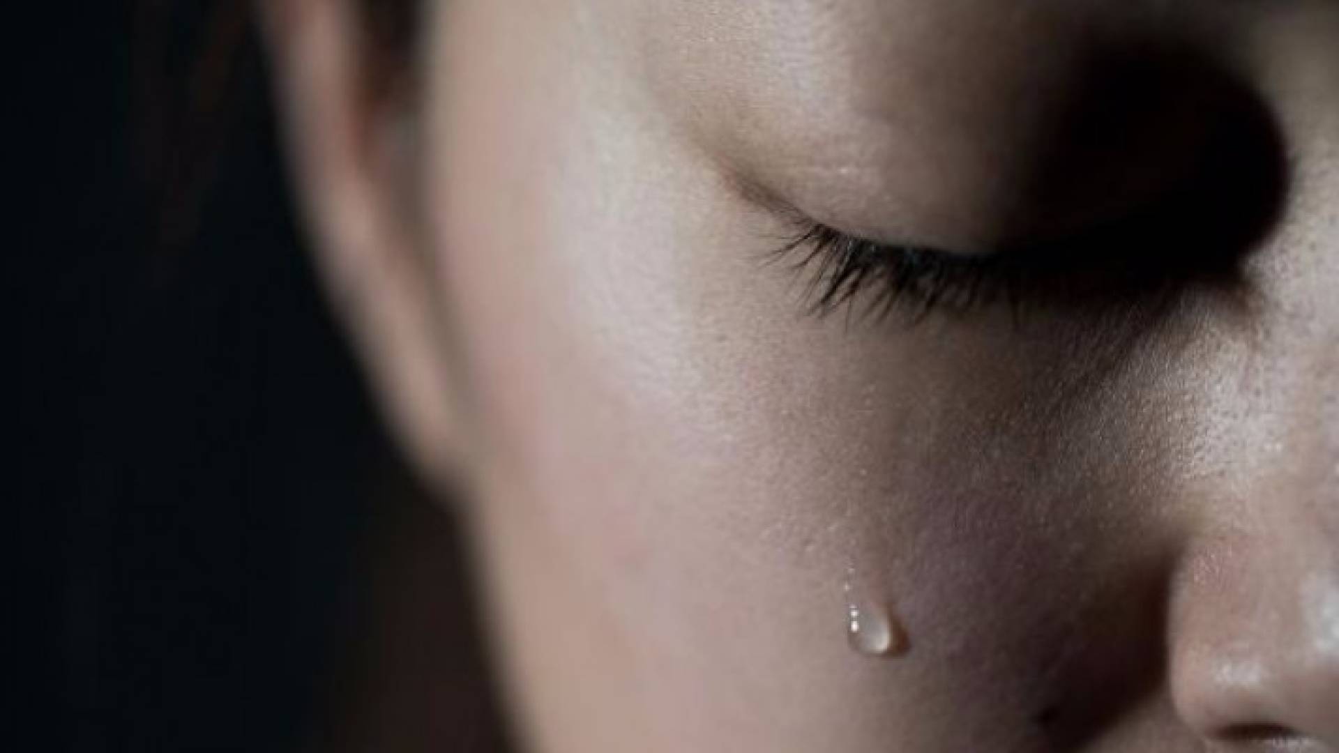 أب يهتك عرض ابنته القاصر ويدعي جنونها