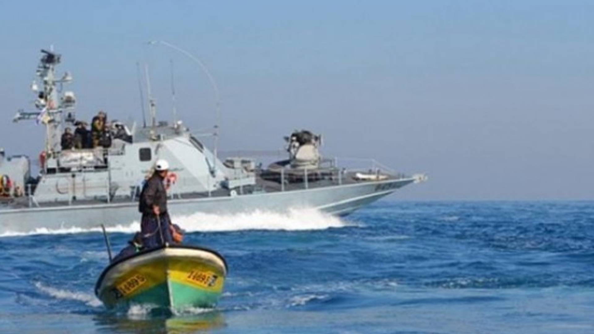 الاحتلال يعتدي على المزارعين والصيادين بقطاع غزة