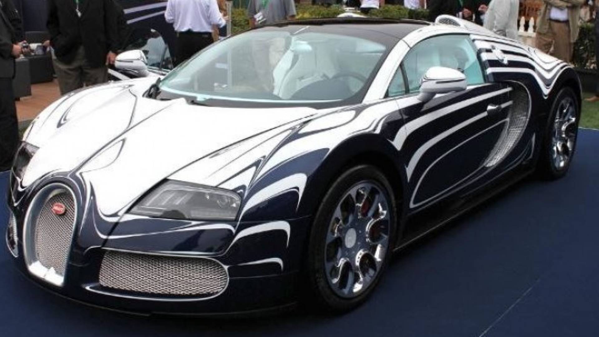 إماراتي يشترى أغلى سيارة بالعالم بـ2.4 مليون دولار ..صور