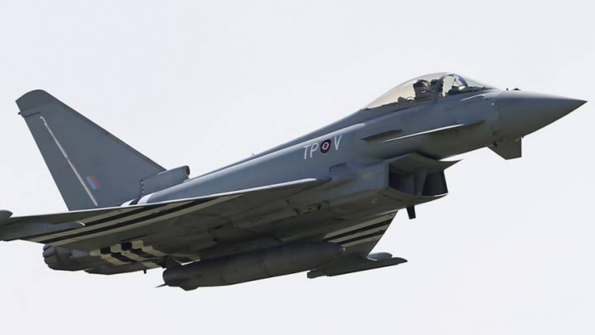 مقاتلات بريطانية تعترض طائرات روسية