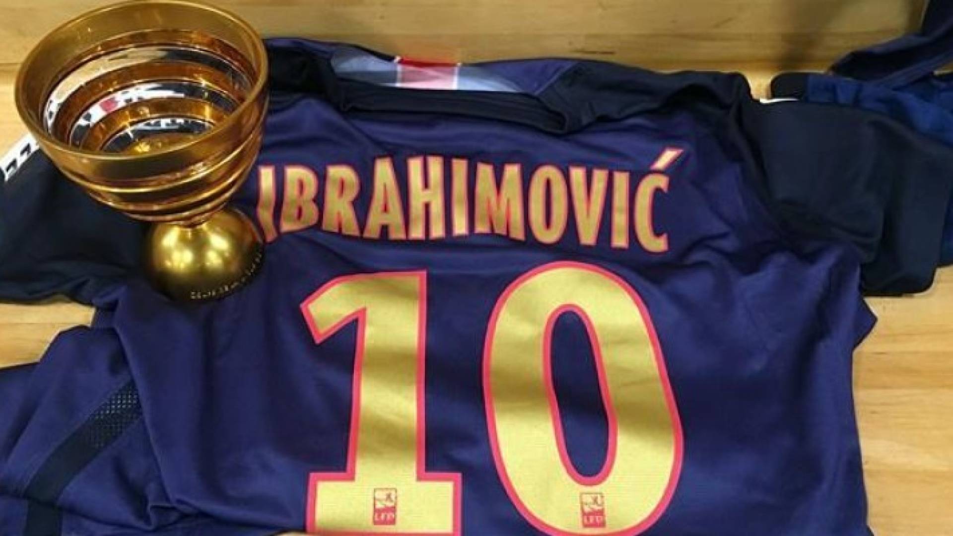 ابراهيموفيتش يعلن رحيله عن باريس 