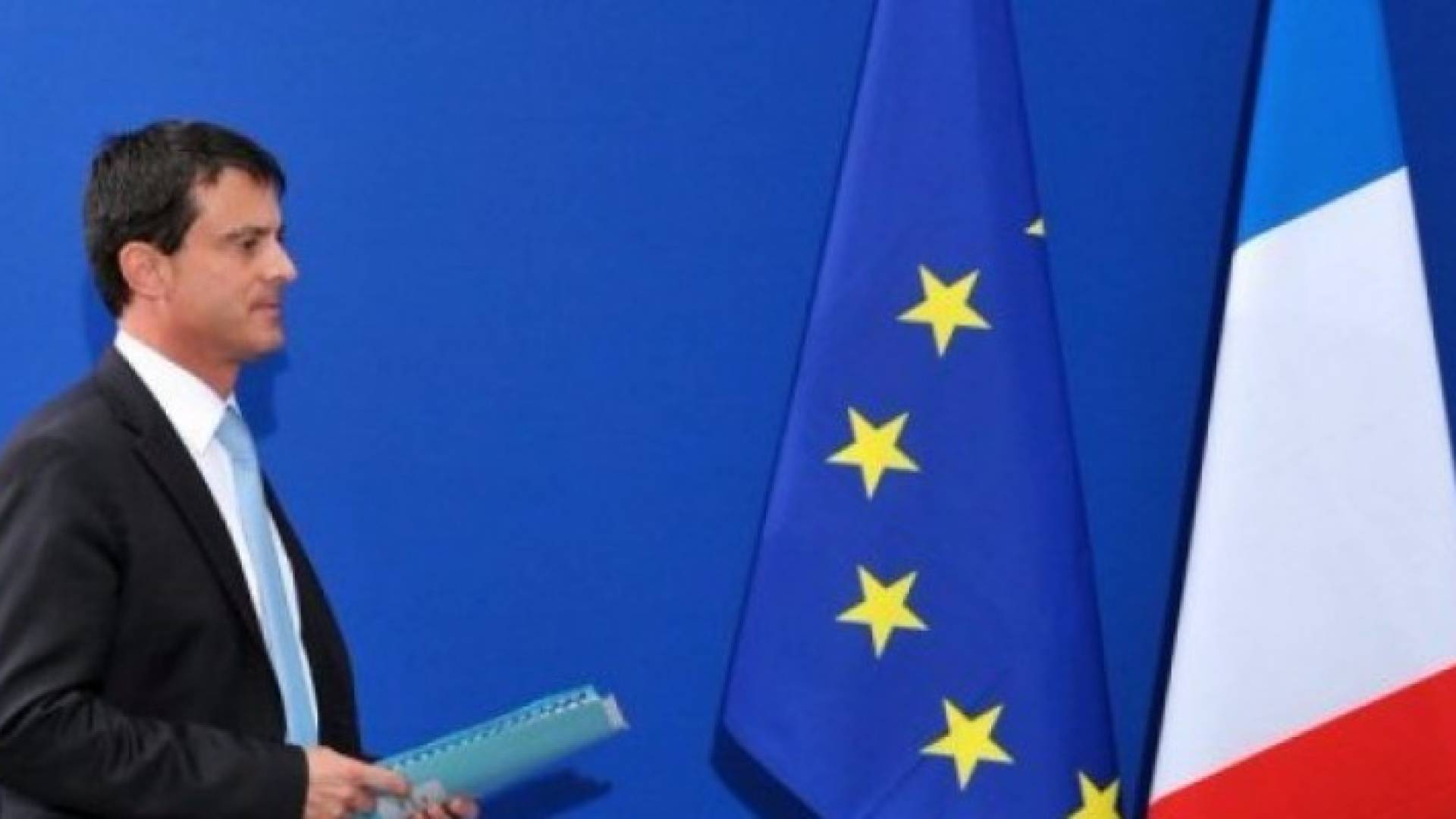 الحكومة الاشتراكية الفرنسية نحو تجنب حجب الثقة لكنها تبقى ضعيفة