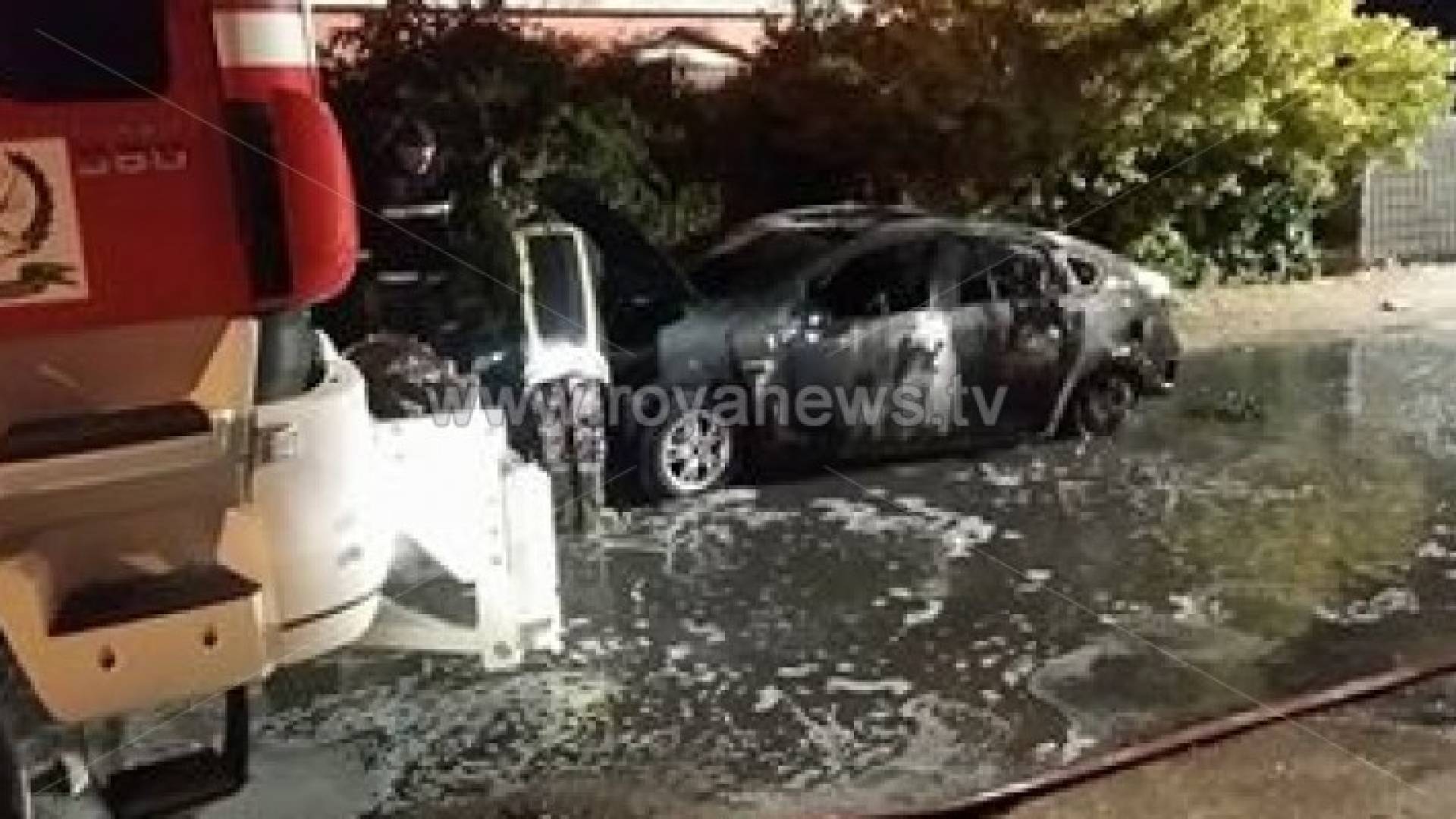 إربد: مجهولون يحرقون مركبة‬‎ في منطقة الحي الشرقي ..صور