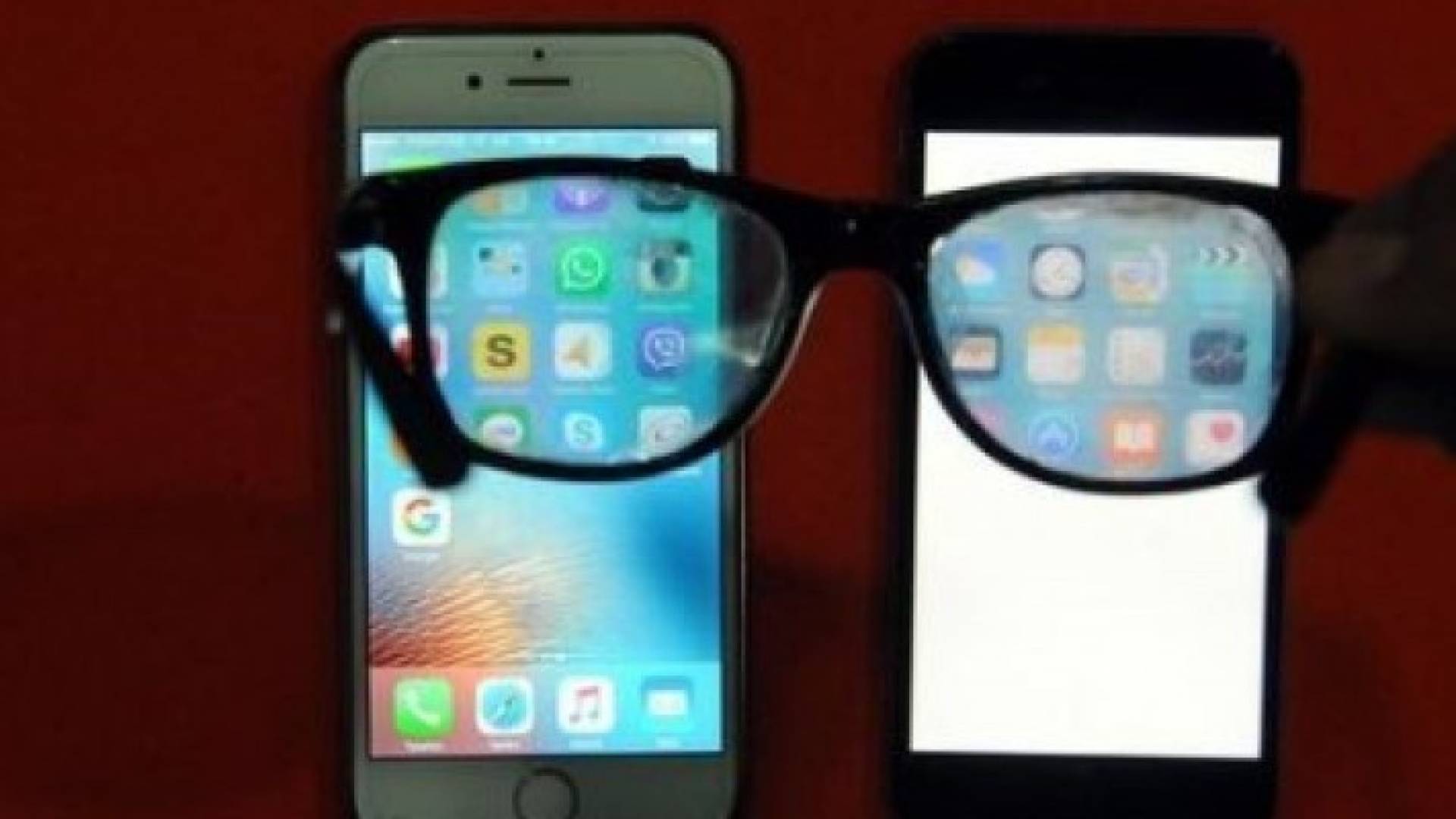 امنع من حولك من استراق النظر إلى جوالك بـ١٠ دولارات فقط