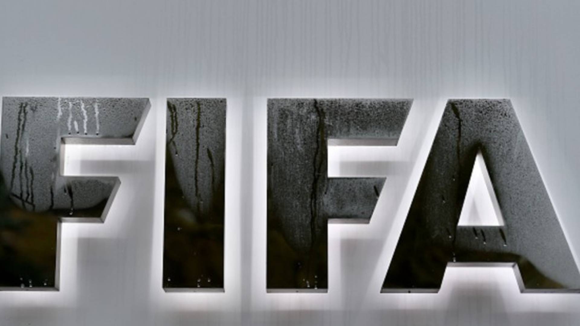 الفيفا.. رئيس لجنة المراجعة يستقيل احتجاجا