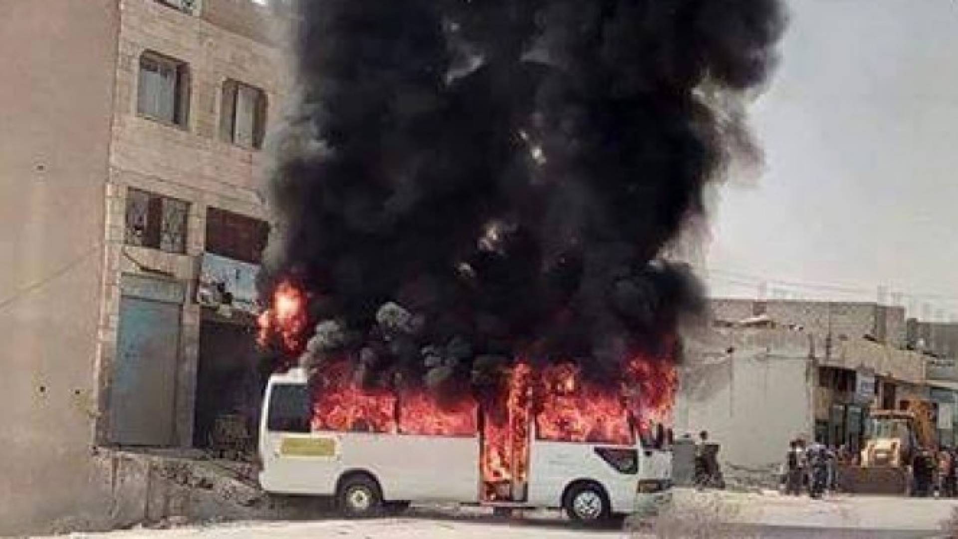 الحافلة المحترقة