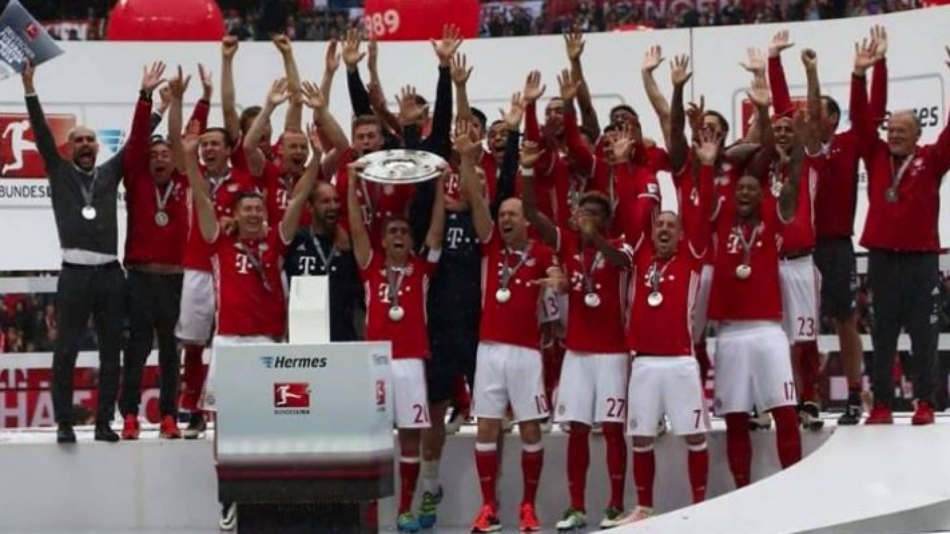 بايرن ميونخ يتوج بلقب البوندسليغا