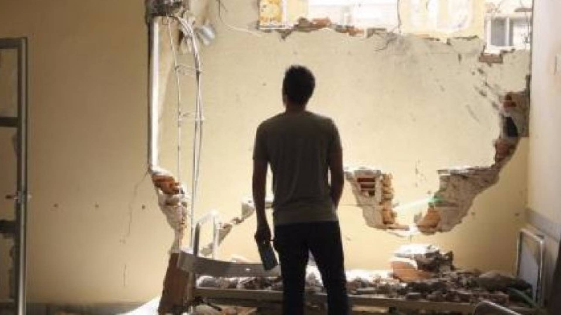 جانب من الدمار الذي لحق بمستشفى في دير الزور - ارشيفية 